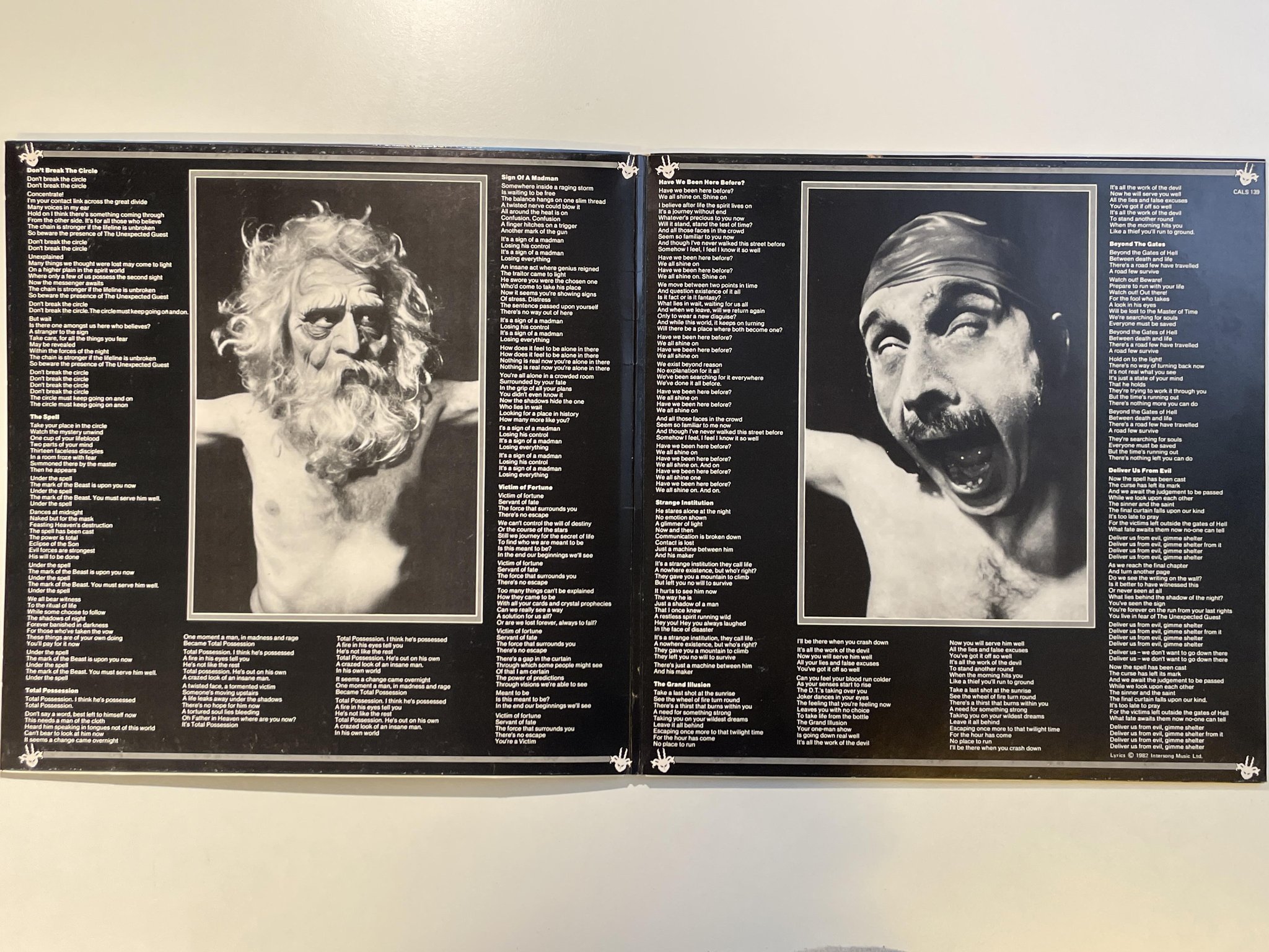 Omslagsbild för skivan DEMON the unexpected guest LP -82 ncb CARRERE CALS 139