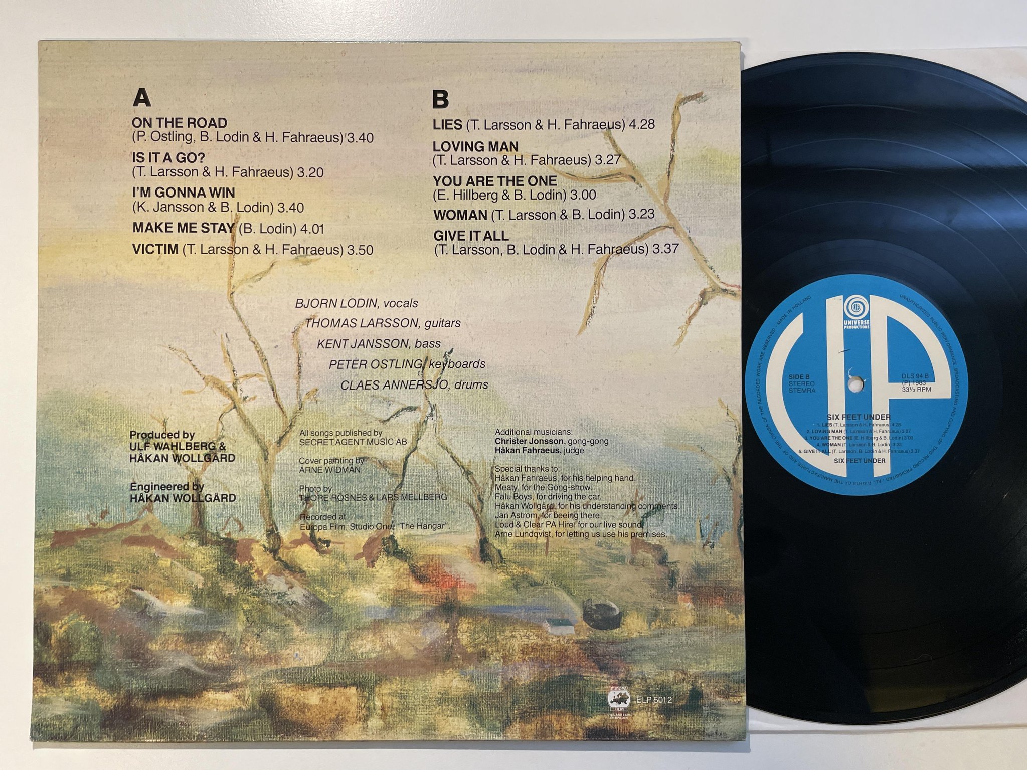 Omslagsbild för skivan SIX FEET UNDER s/t LP Hol -83 UNIVERSE PRODUCTIONS DLS 94