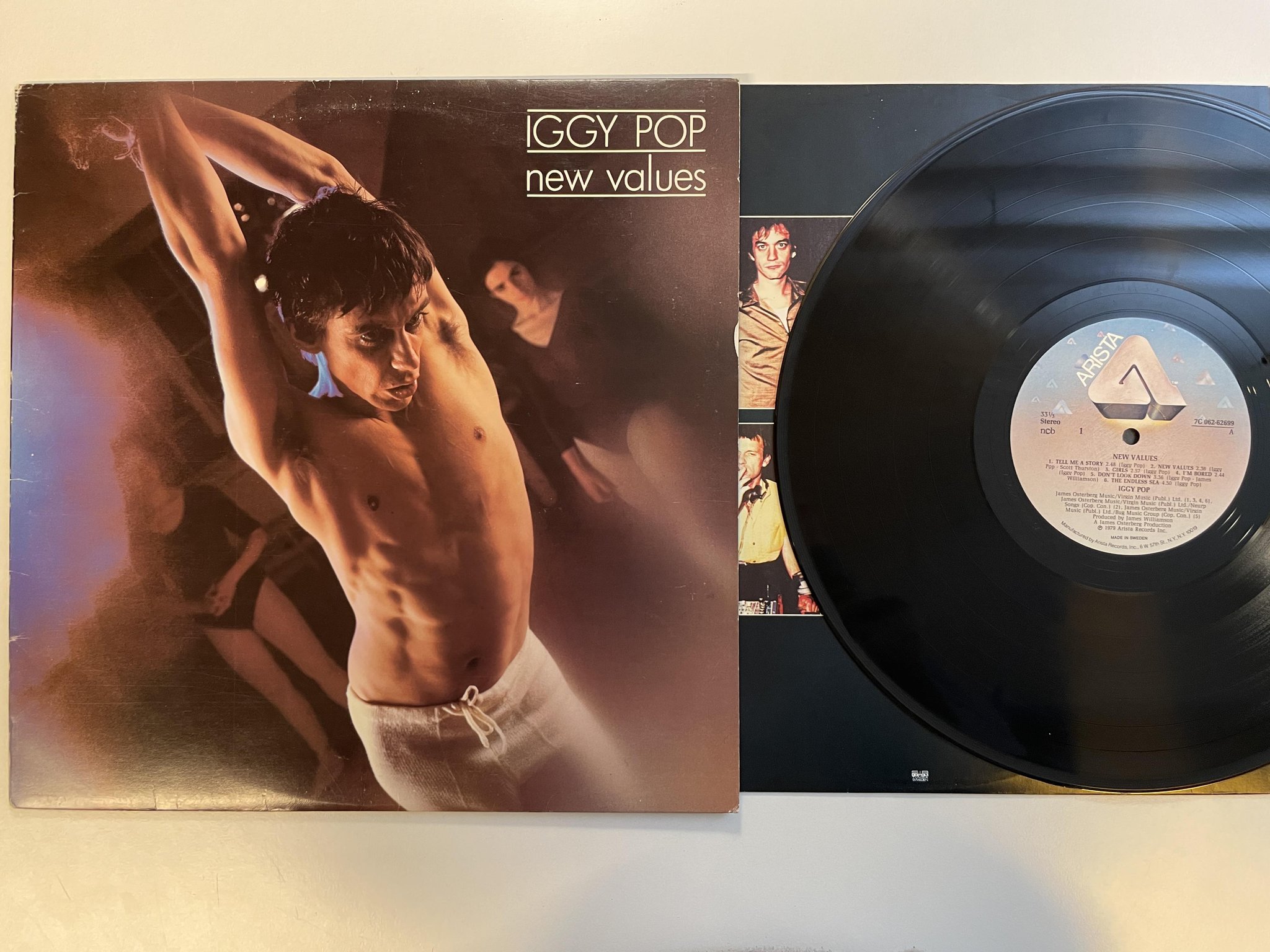 Omslagsbild för skivan IGGY POP new values LP -79 ncb ARISTA 7C 062-62699