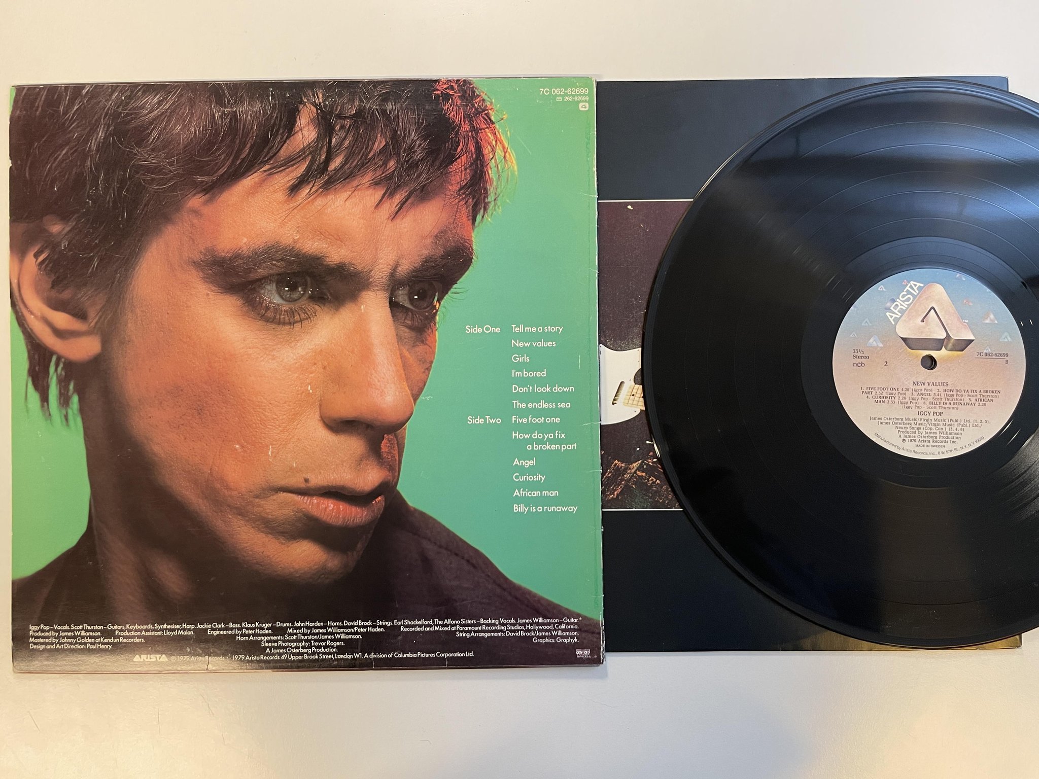 Omslagsbild för skivan IGGY POP new values LP -79 ncb ARISTA 7C 062-62699