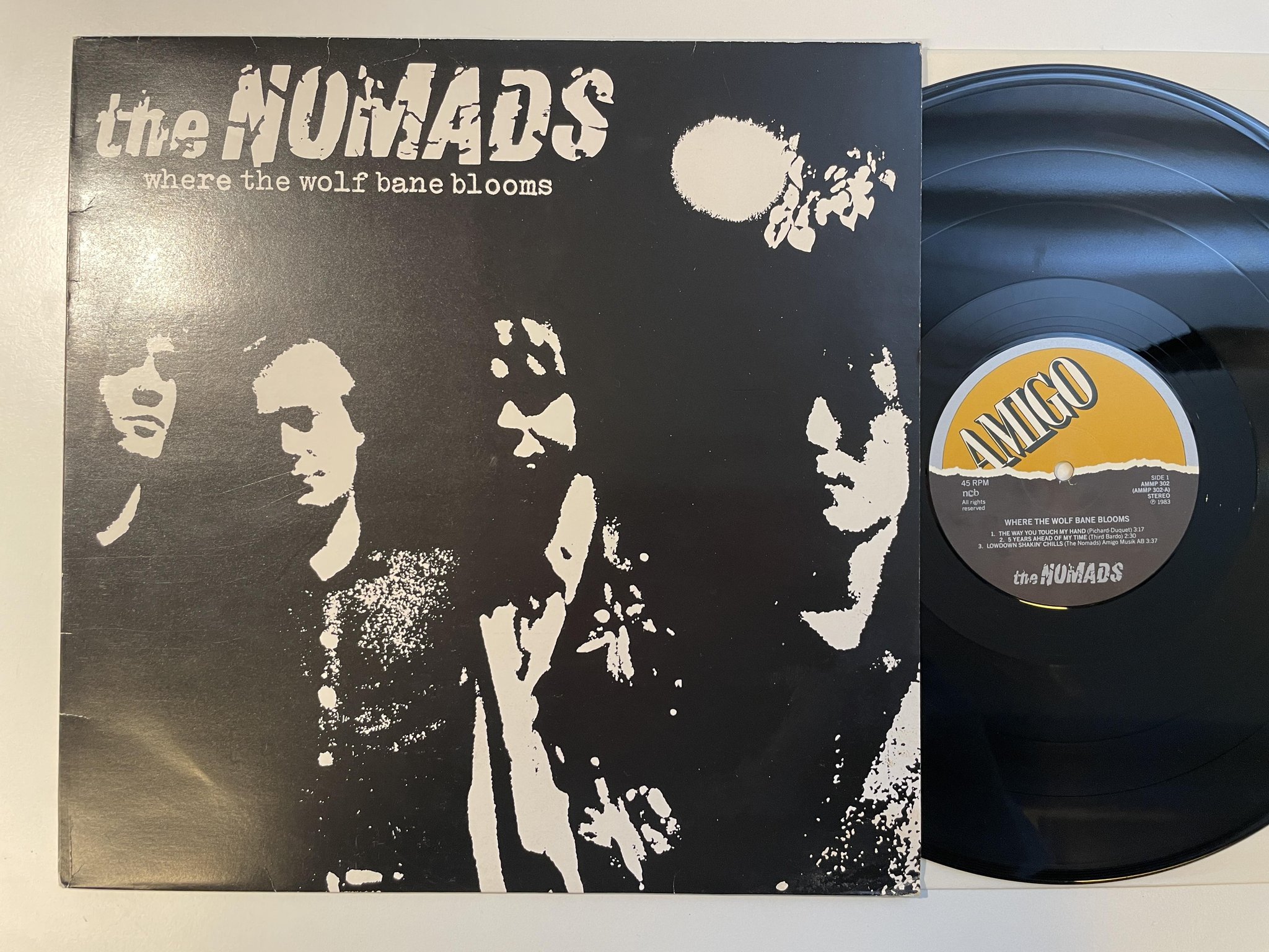 Omslagsbild för skivan THE NOMADS where the wolf bane blooms LP -83 Swe AMIGO AMMP 302