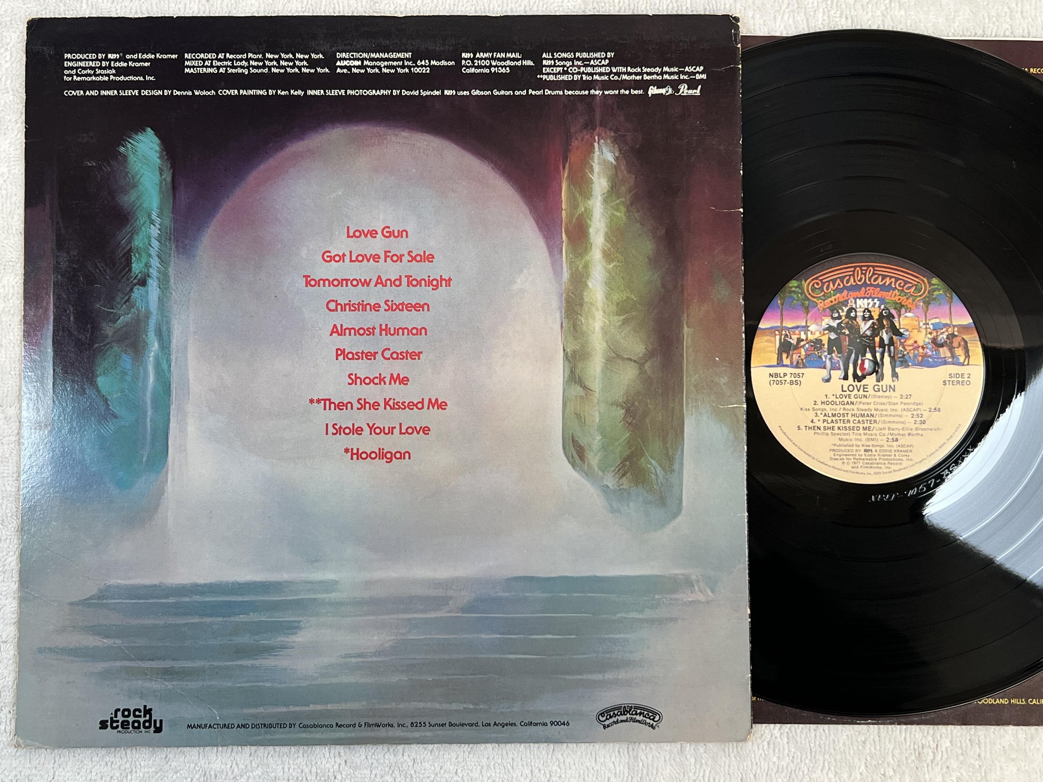 Omslagsbild för skivan KISS love gun LP -77 US casablanca NBLP 7057 *** complete w/ all inserts ***