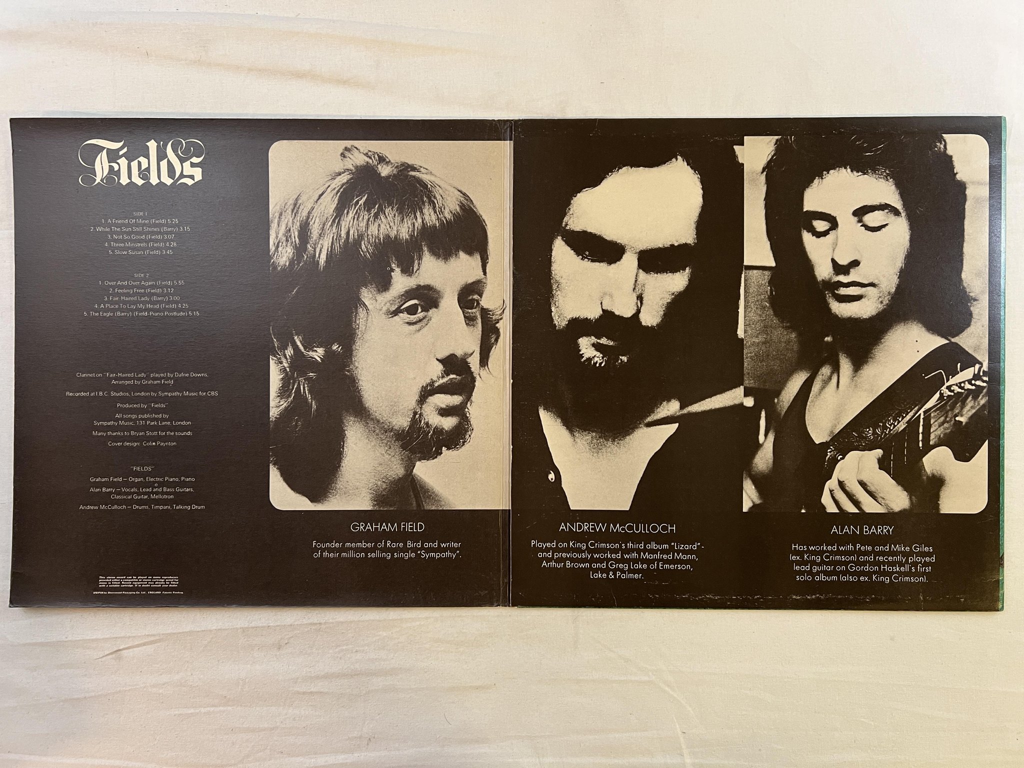 Omslagsbild för skivan FIELDS s/t LP -71 UK CBS S 69009 *** UK PROG ***