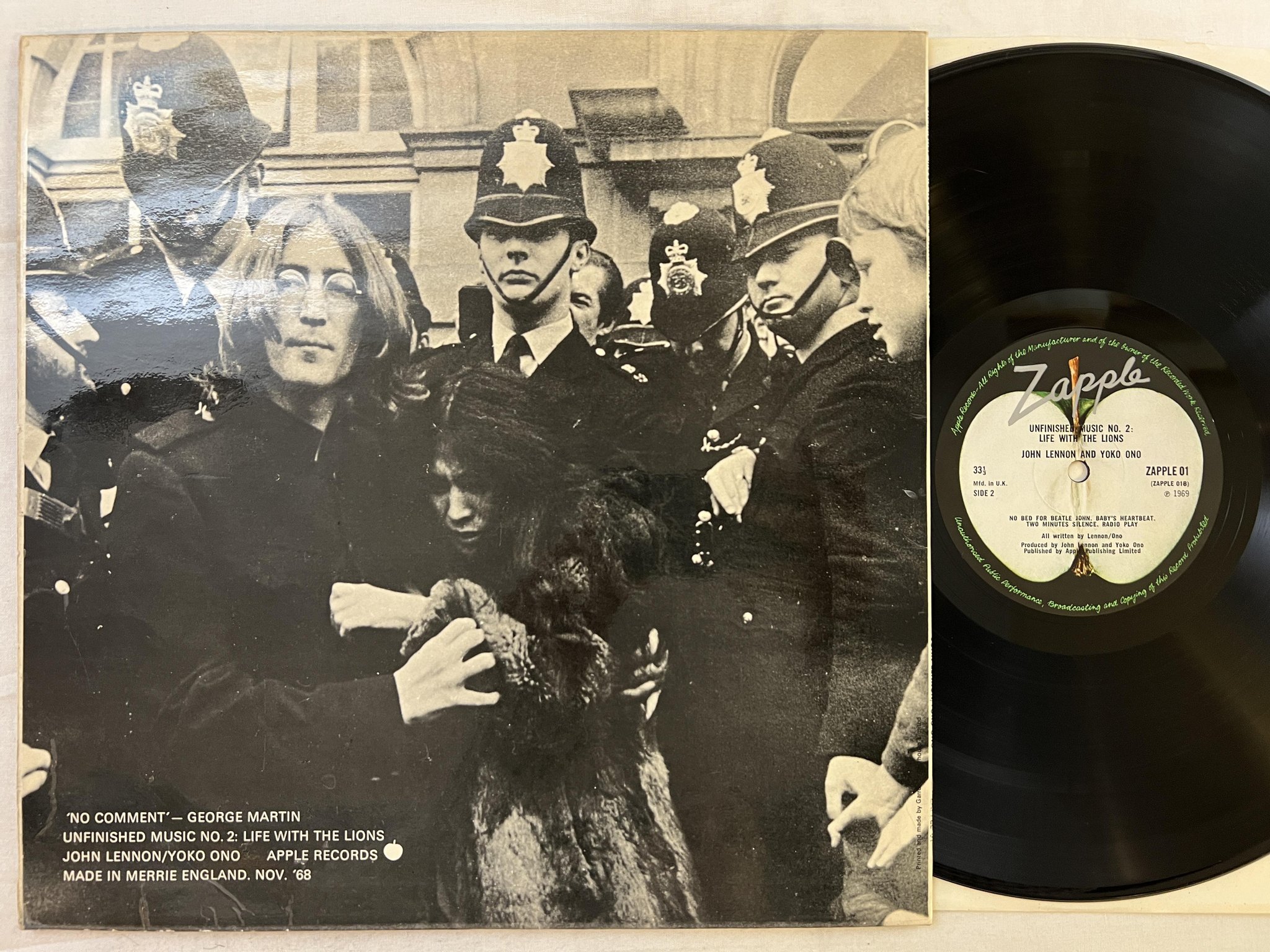 Omslagsbild för skivan JOHN LENNON / YOKO ONO Unfinished Music No. 2 LP -69 UK ZAPPLE 01 *** RARE ***