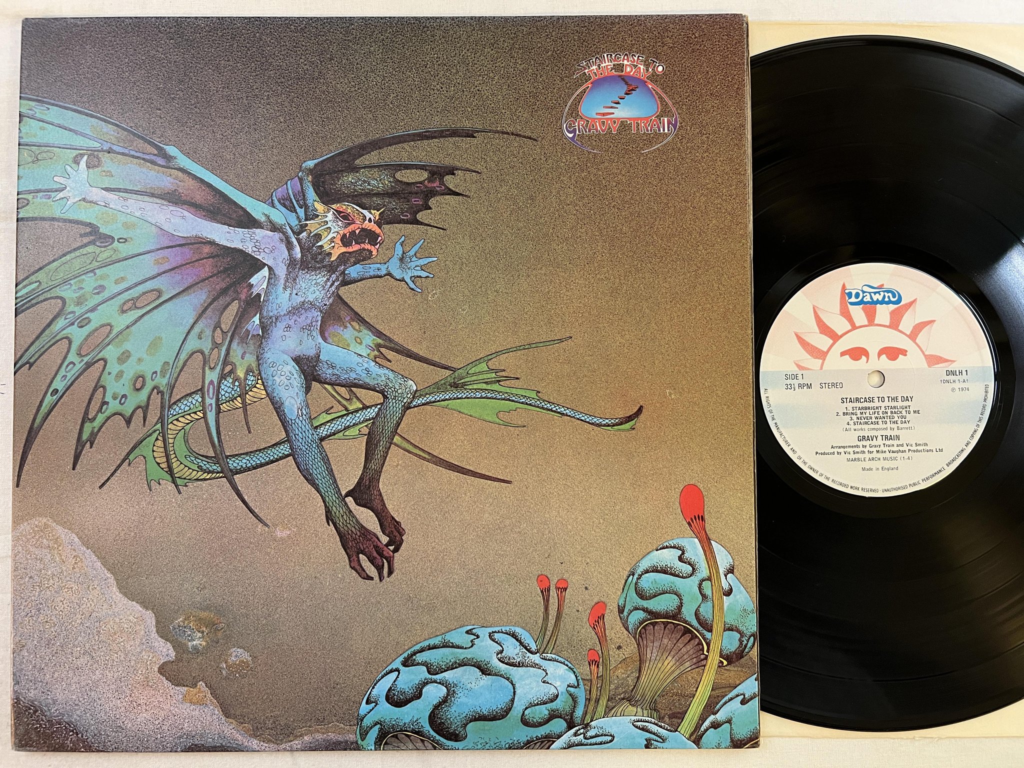 Omslagsbild för skivan GRAVY TRAIN staircase to the day LP -74 UK DAWN DNLH 1 *** LOVELY COPY ***