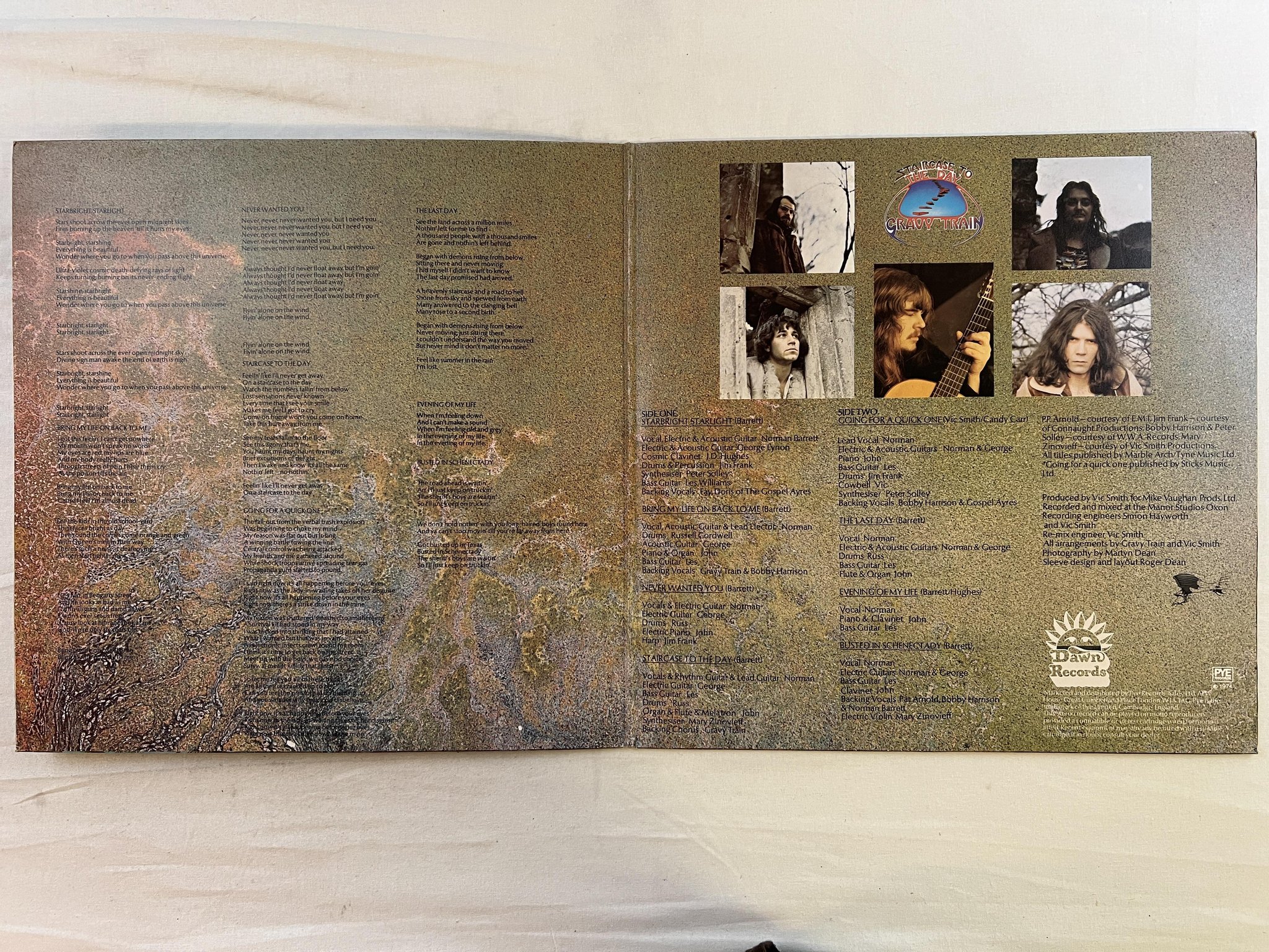 Omslagsbild för skivan GRAVY TRAIN staircase to the day LP -74 UK DAWN DNLH 1 *** LOVELY COPY ***