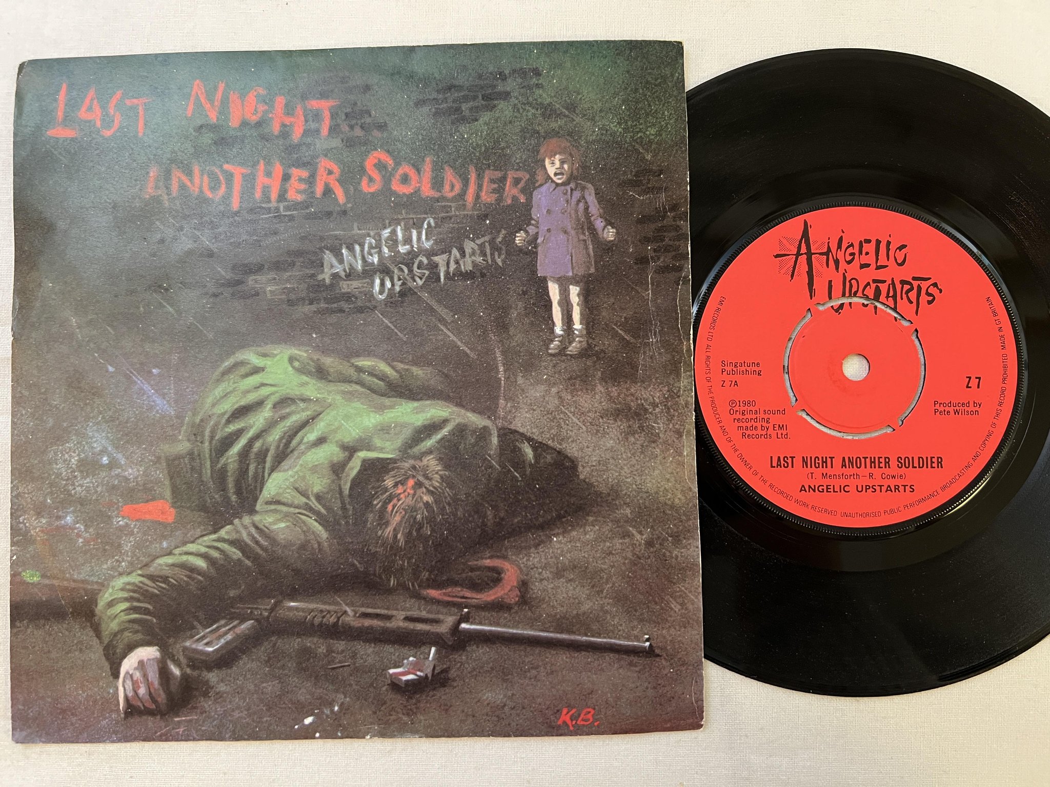 Omslagsbild för skivan ANGELIC UPSTARTS last night another soldier 7" -80 UK ZONOPHONE Z 7