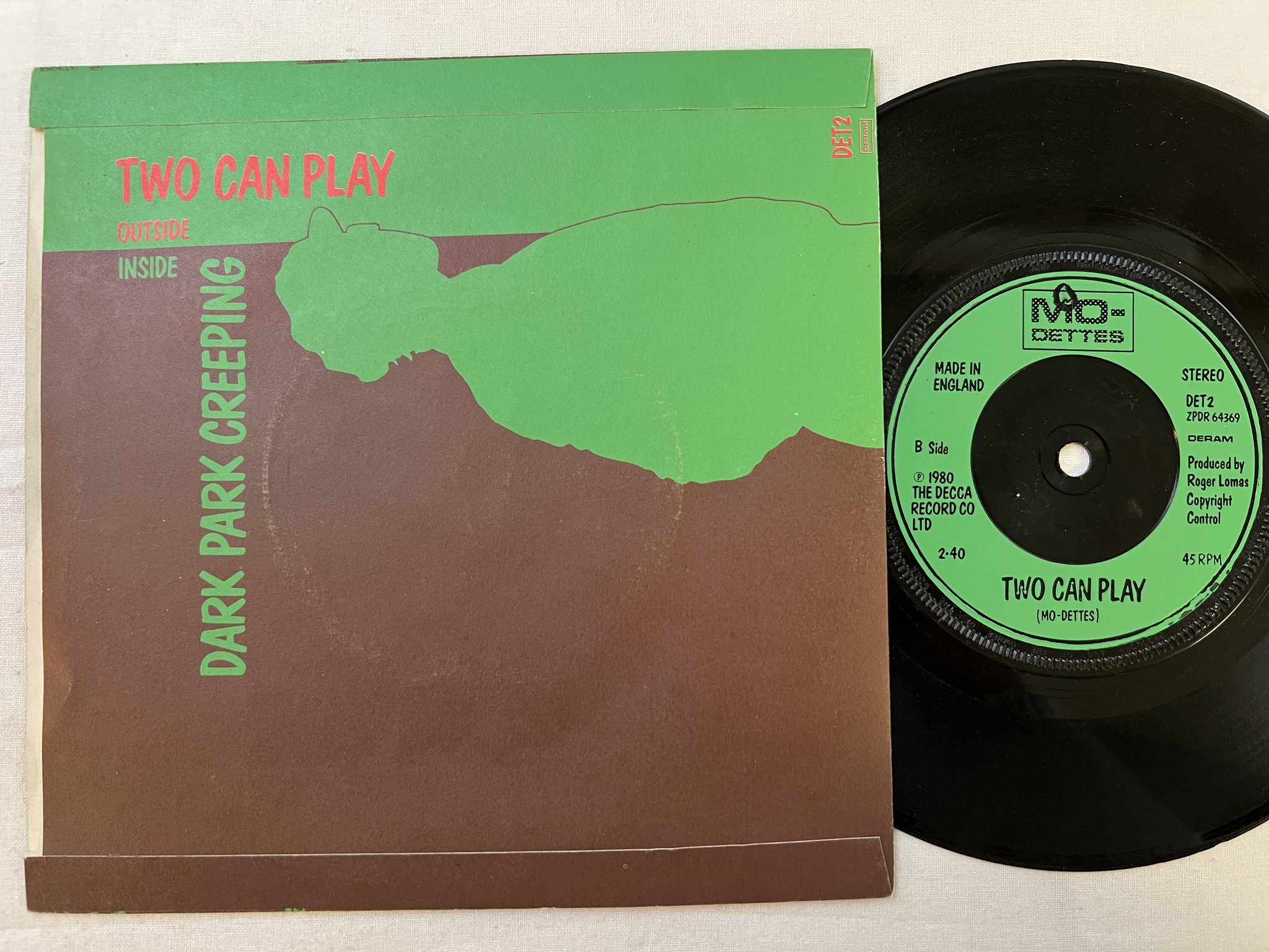 Omslagsbild för skivan MO-DETTES dark park creeping 7" -80 UK DERAM DET2