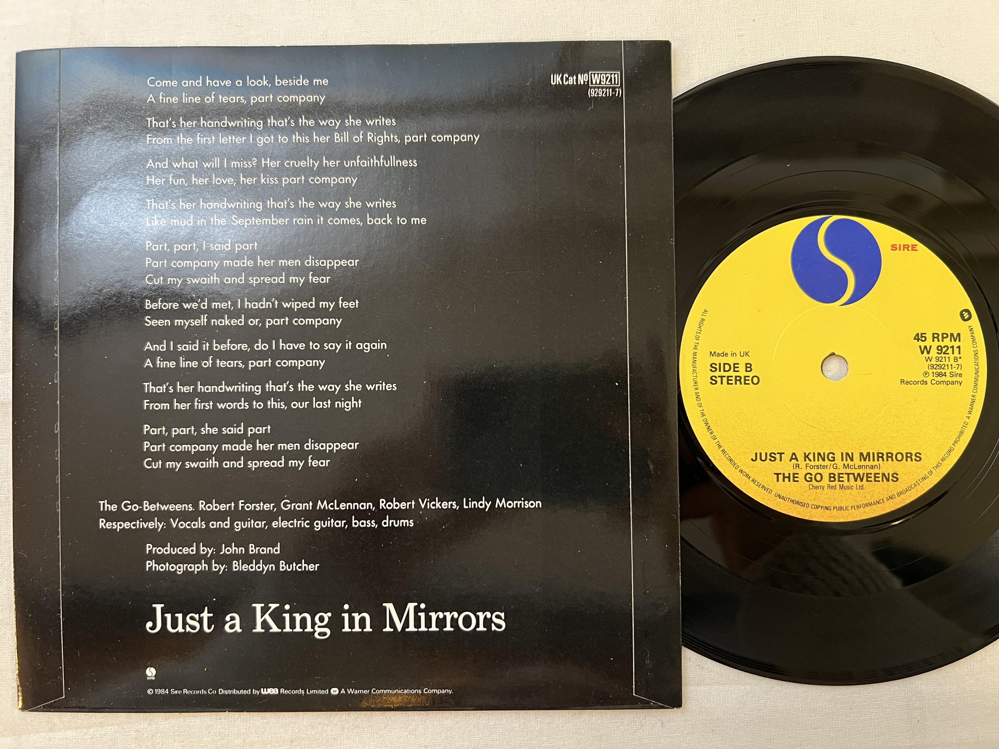 Omslagsbild för skivan THE GO BETWEENS part company 7" -84 UK SIRE W 9211