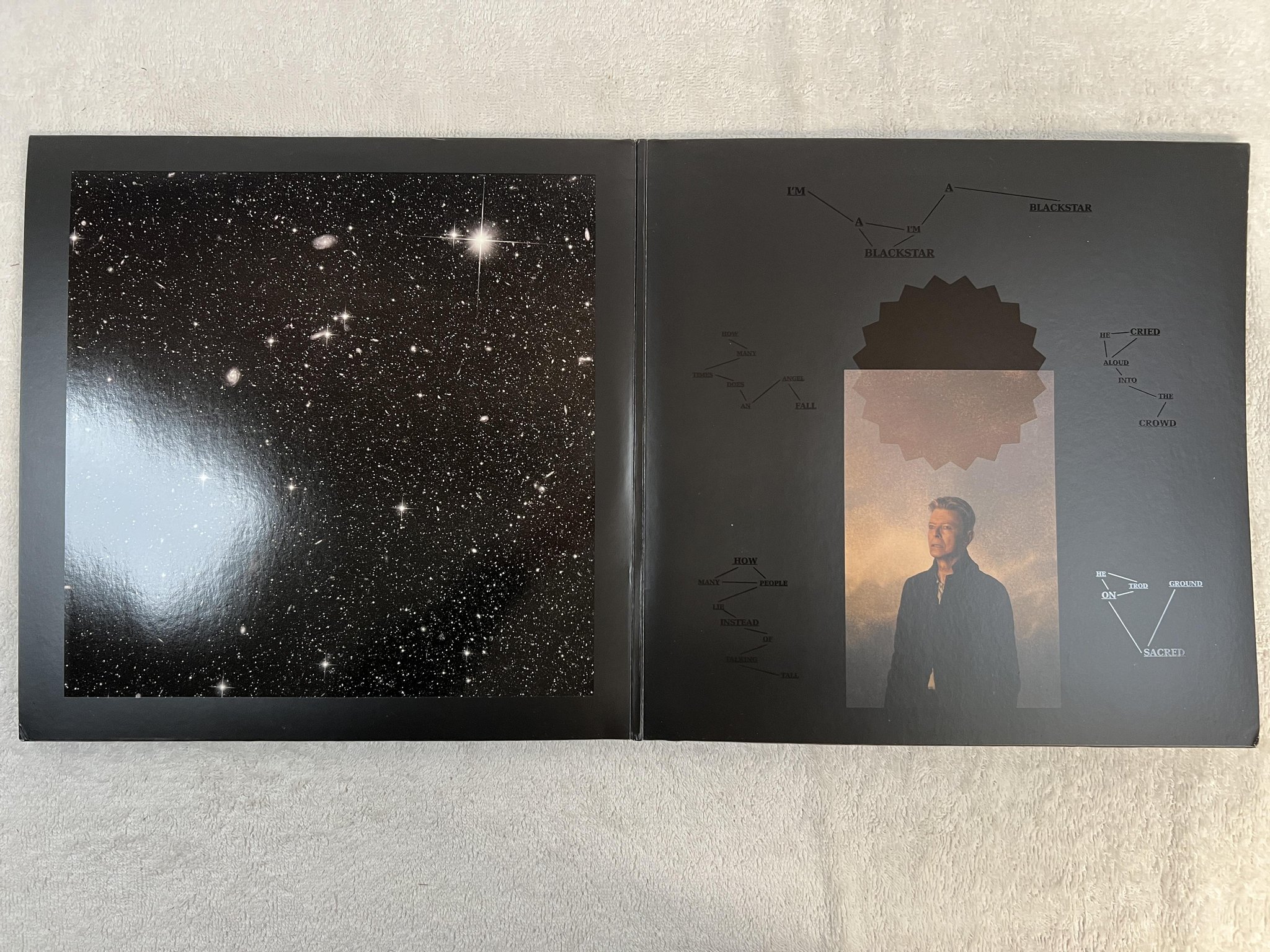 Omslagsbild för skivan DAVID BOWIE ? (Blackstar) LP eu SONY MUSIC 88875173871