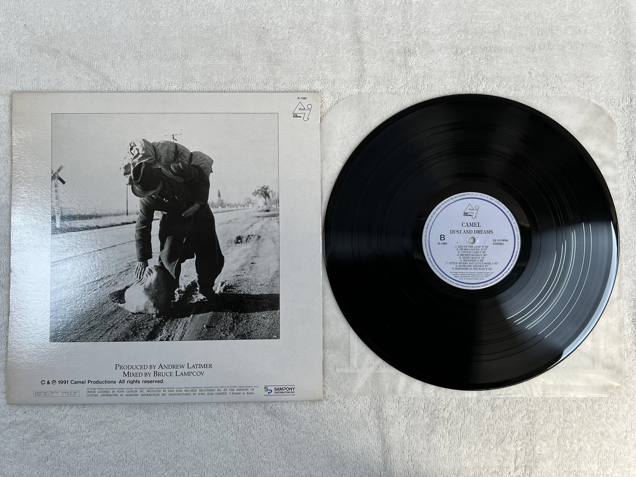 Omslagsbild för skivan CAMEL dust and dreams LP -92 South Korea CANYON INT R-1085 ** rare prog rock **