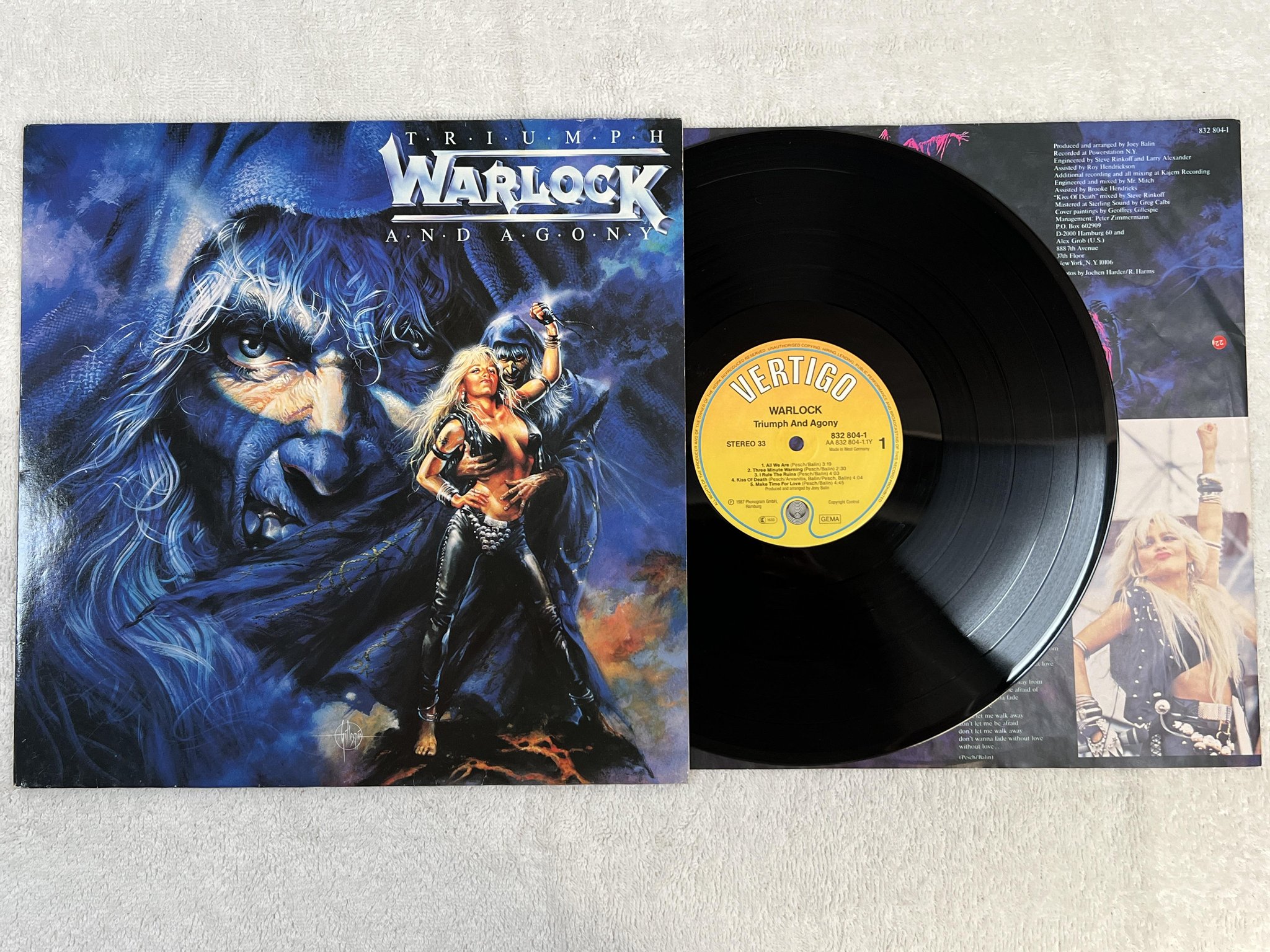 Omslagsbild för skivan WARLOCK triumph and agony LP -87 Ger VERTIGO 832 804-1
