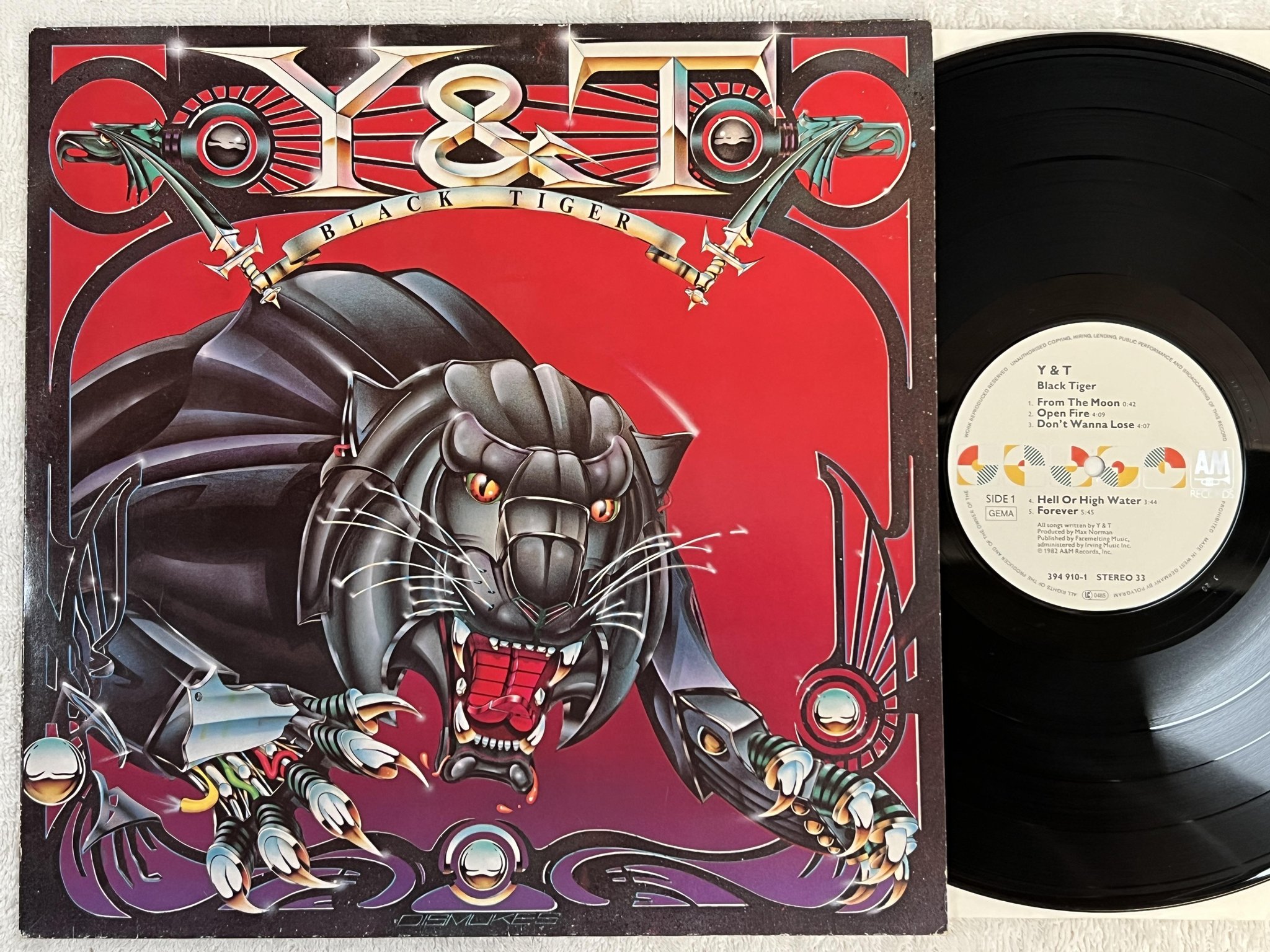 Omslagsbild för skivan Y&T black tiger LP -82 Ger A&M 394910-1