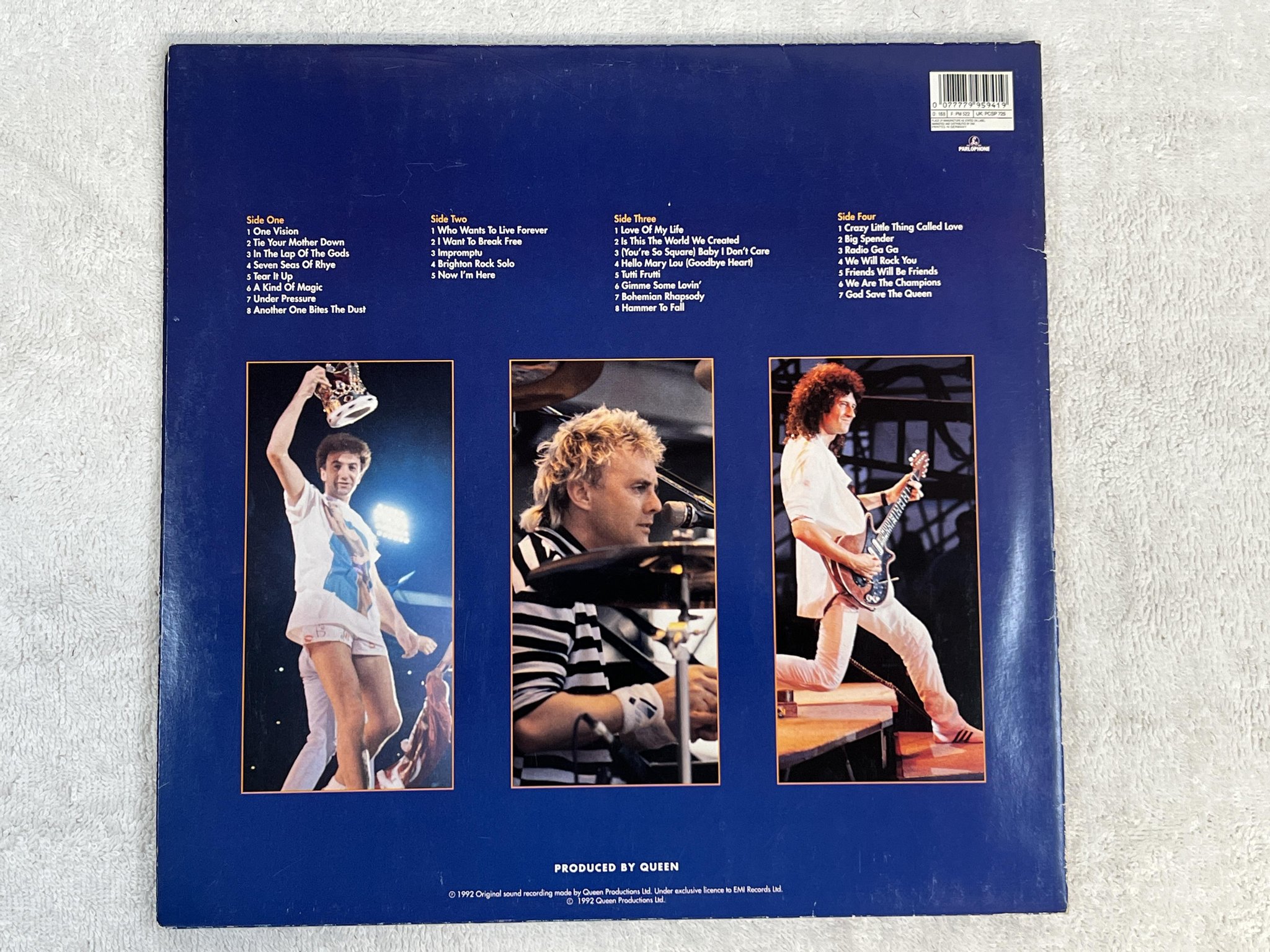 Omslagsbild för skivan QUEEN Live At Wembley '86 2xLP -92 UK PARLOPHONE PCSP 725 *** VERY RARE ***