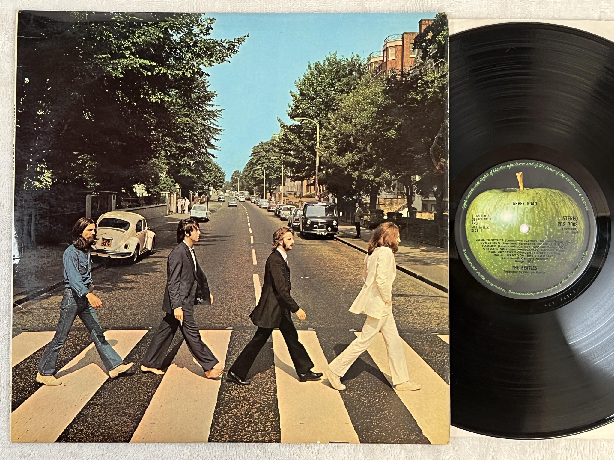 Omslagsbild för skivan THE BEATLES Abbey Road LP -69 UK APPLE PCS 7088 *** Misaligned apple ***