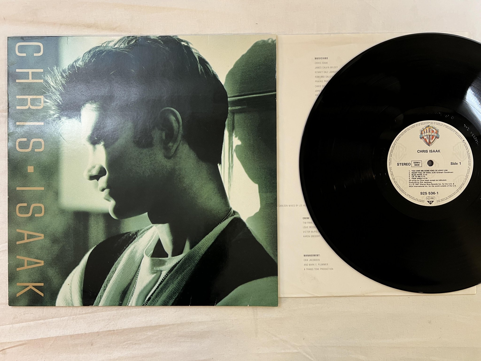 Omslagsbild för skivan CHRIS ISAAK s/t LP -87 WARNER BROS 925 536-1