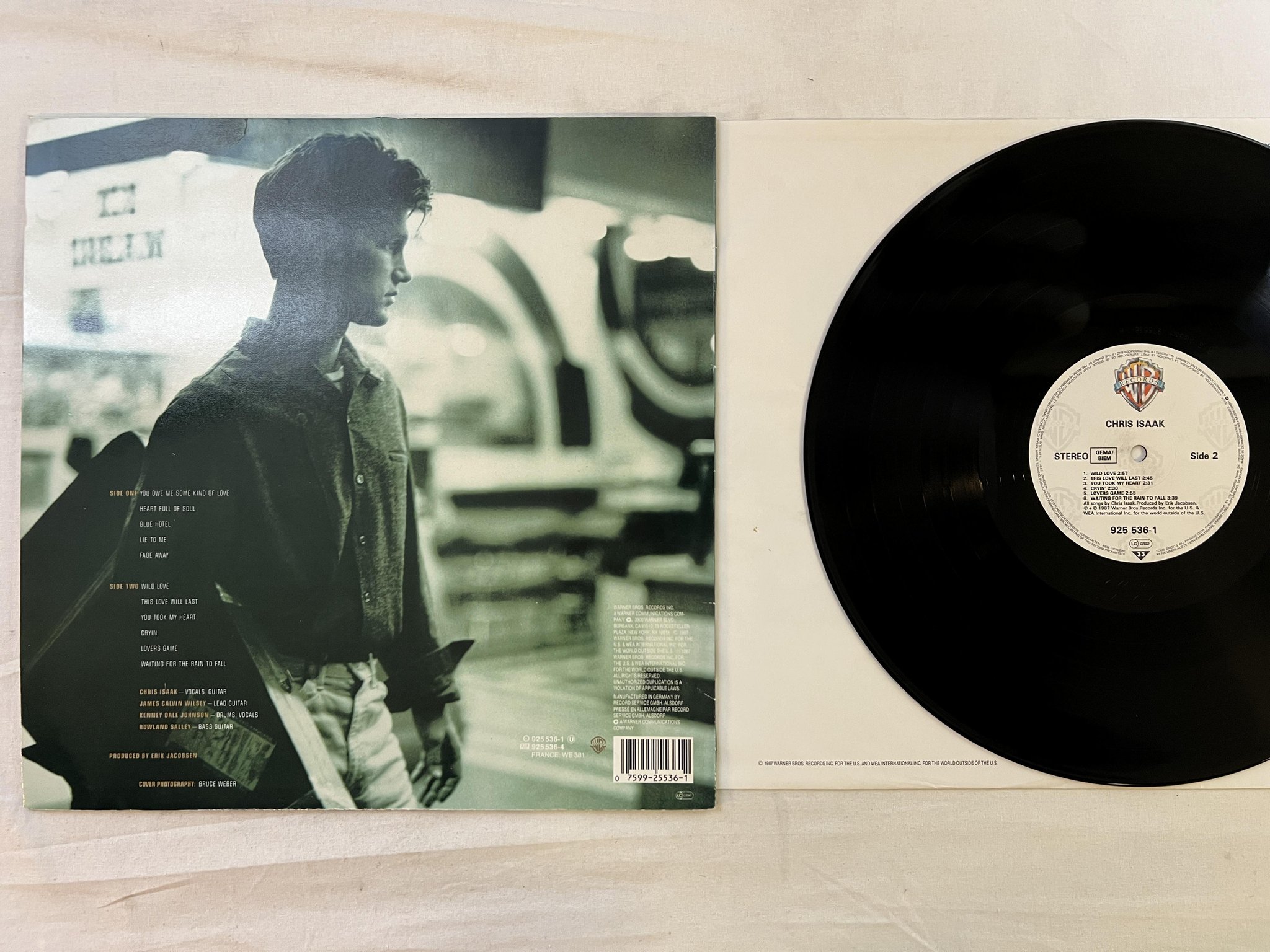 Omslagsbild för skivan CHRIS ISAAK s/t LP -87 WARNER BROS 925 536-1