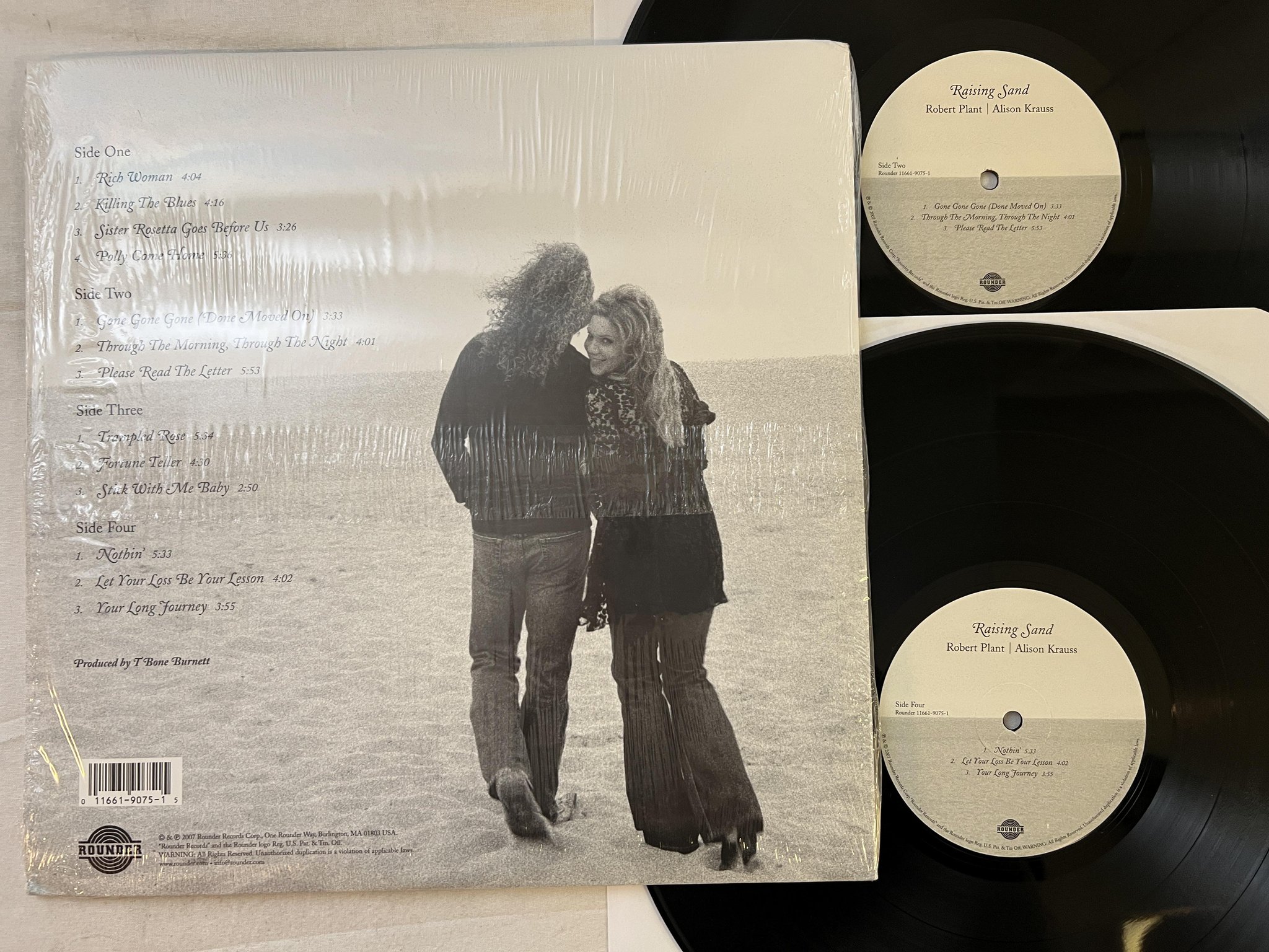 Omslagsbild för skivan Robert Plant / Alison Krauss Raising Sand 2xLP 2007 US ROUNDER 11661-9075-1