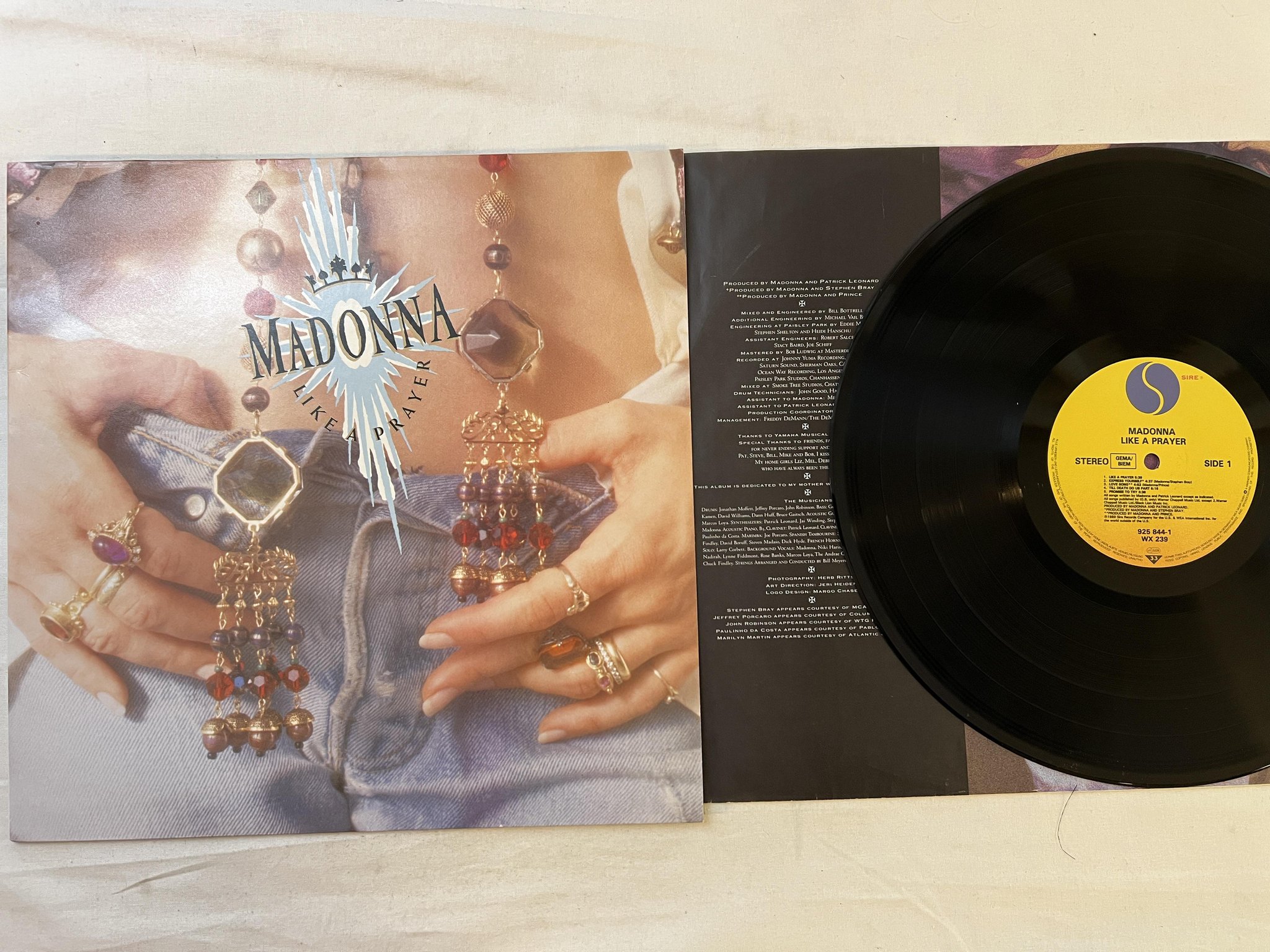 Omslagsbild för skivan MADONNA like a prayer LP -89 Ger SIRE 925 844-1