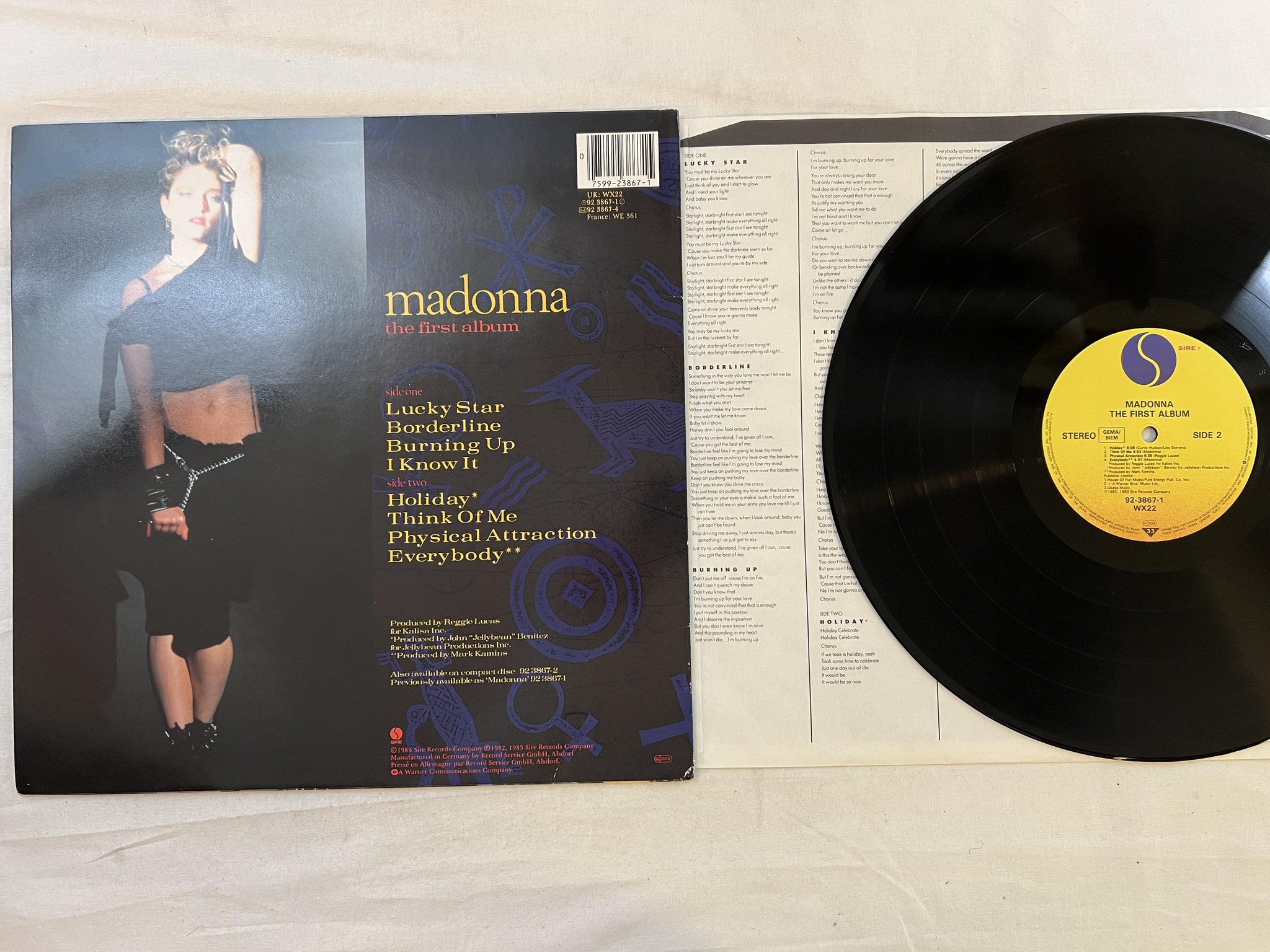 Omslagsbild för skivan MADONNA the first album LP -83 Ger SIRE 92-3867-1