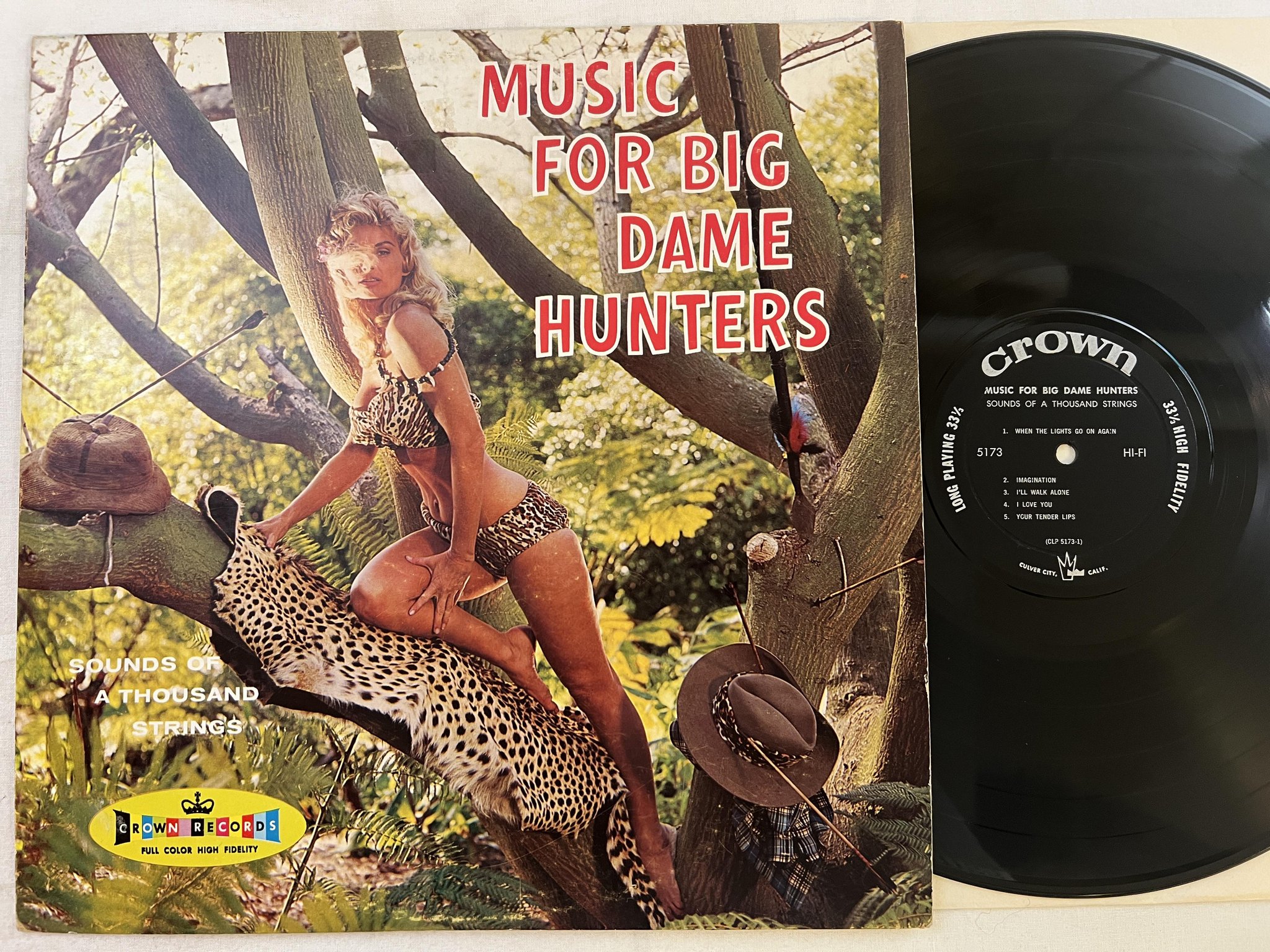 Omslagsbild för skivan SOUNDS OF THOUSANDS STRINGS Music For Big Dame Hunters LP -60 US CROWN CLP 5173