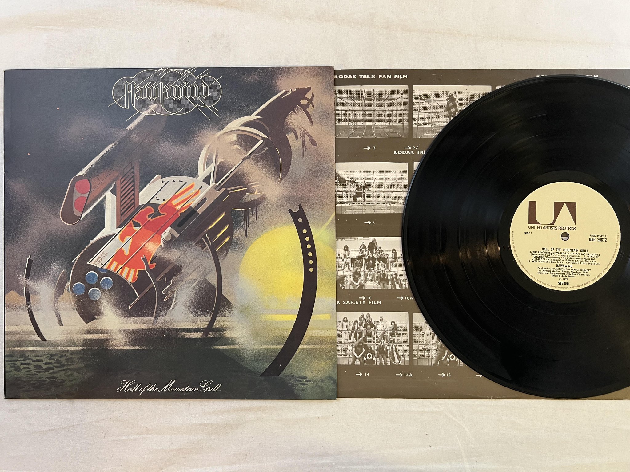 Omslagsbild för skivan HAWKWIND hall of the mountain grill LP -74 UK UNITED UAG 29672