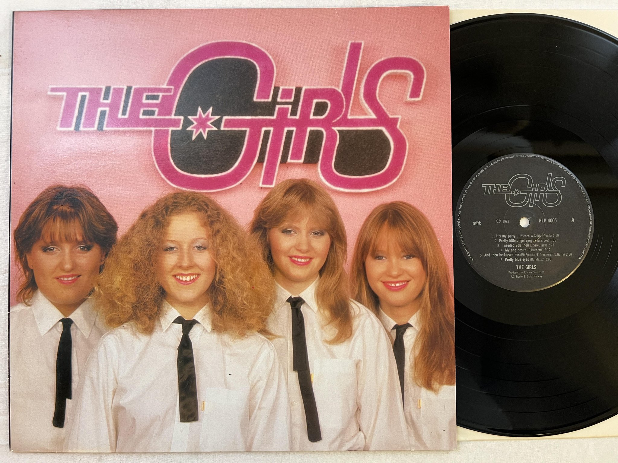 Omslagsbild för skivan THE GIRLS s/t LP -82 Norway STUDIO B BLP 4005