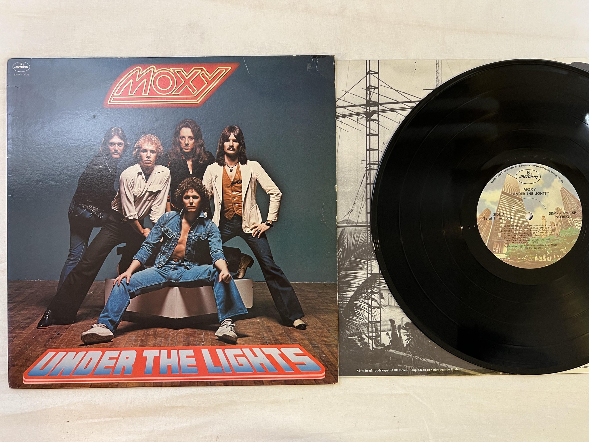 Omslagsbild för skivan MOXY under the lights LP -78 US MERCURY SRM 1-3723 SP