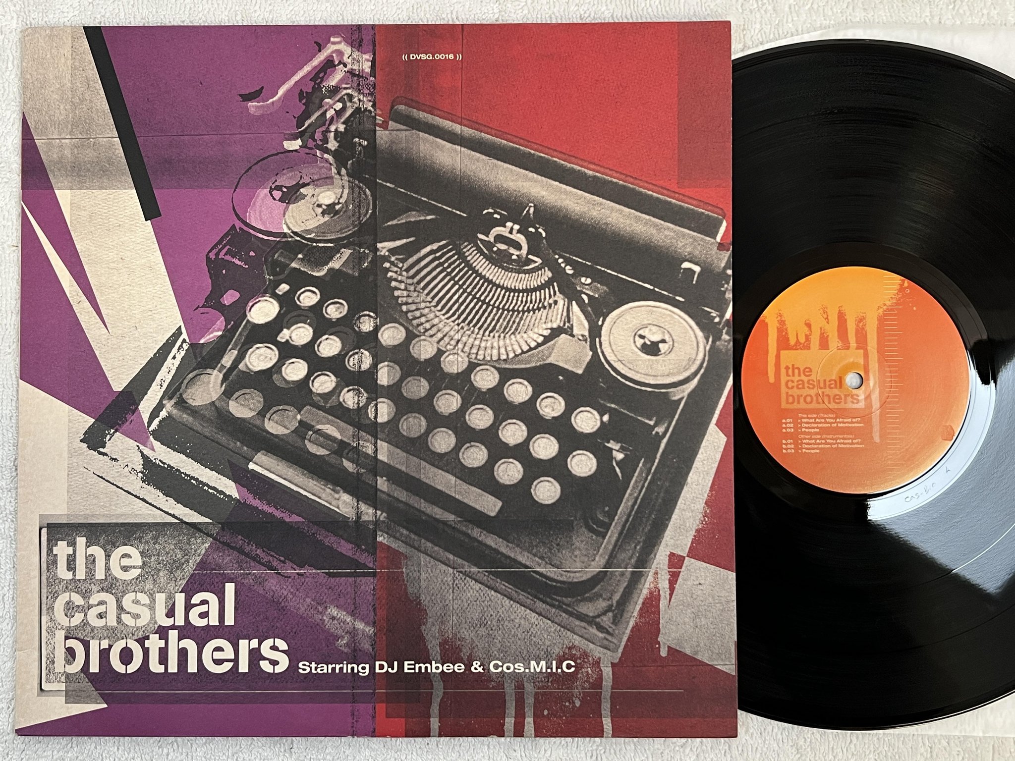 Omslagsbild för skivan THE CASUAL BROTHERS 12" 2001 Swe DAVID VS GOLIATH *** dj embee ***