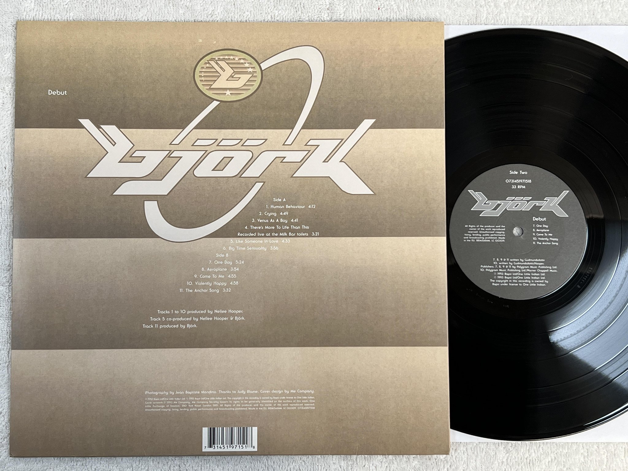 Omslagsbild för skivan BJÖRK debut LP RE -93/2008 0731451971518