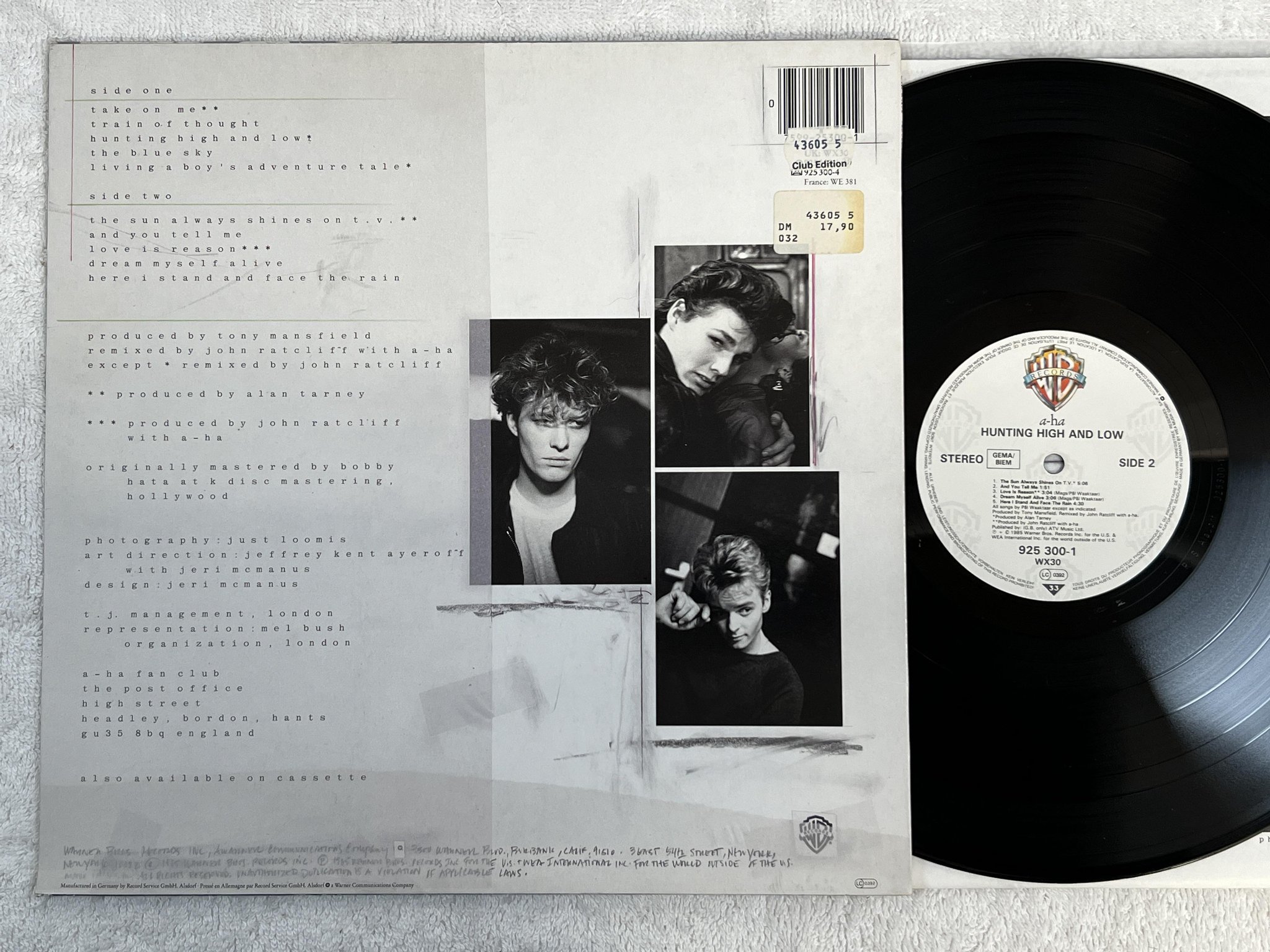Omslagsbild för skivan A-HA hunting high and low LP -85 WARNER 925 300-1 *** Take on me ***