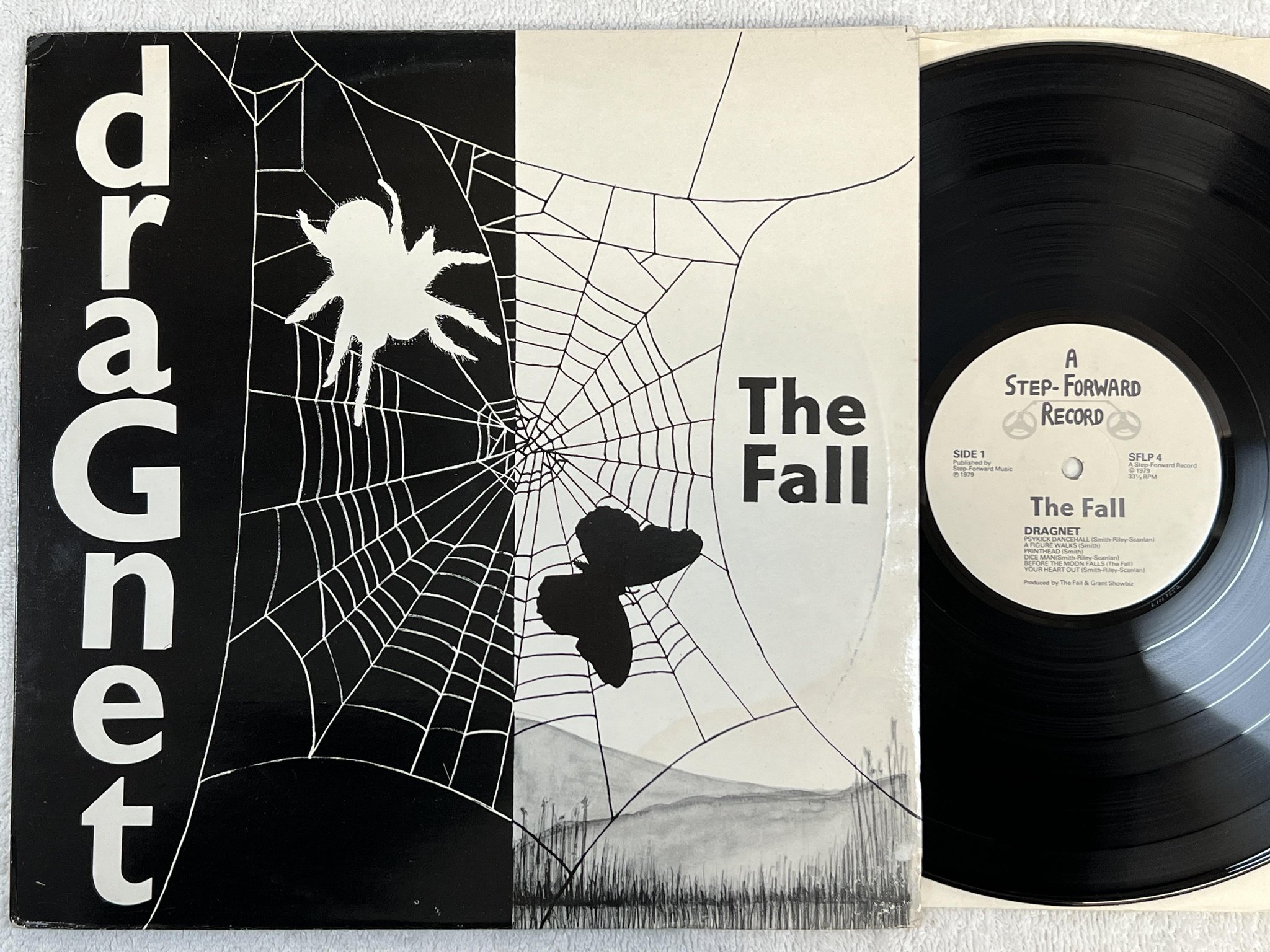 Omslagsbild för skivan THE FALL dragnet -79 UK A STEP-FORWARD SFLP 4 *** post-punk ***