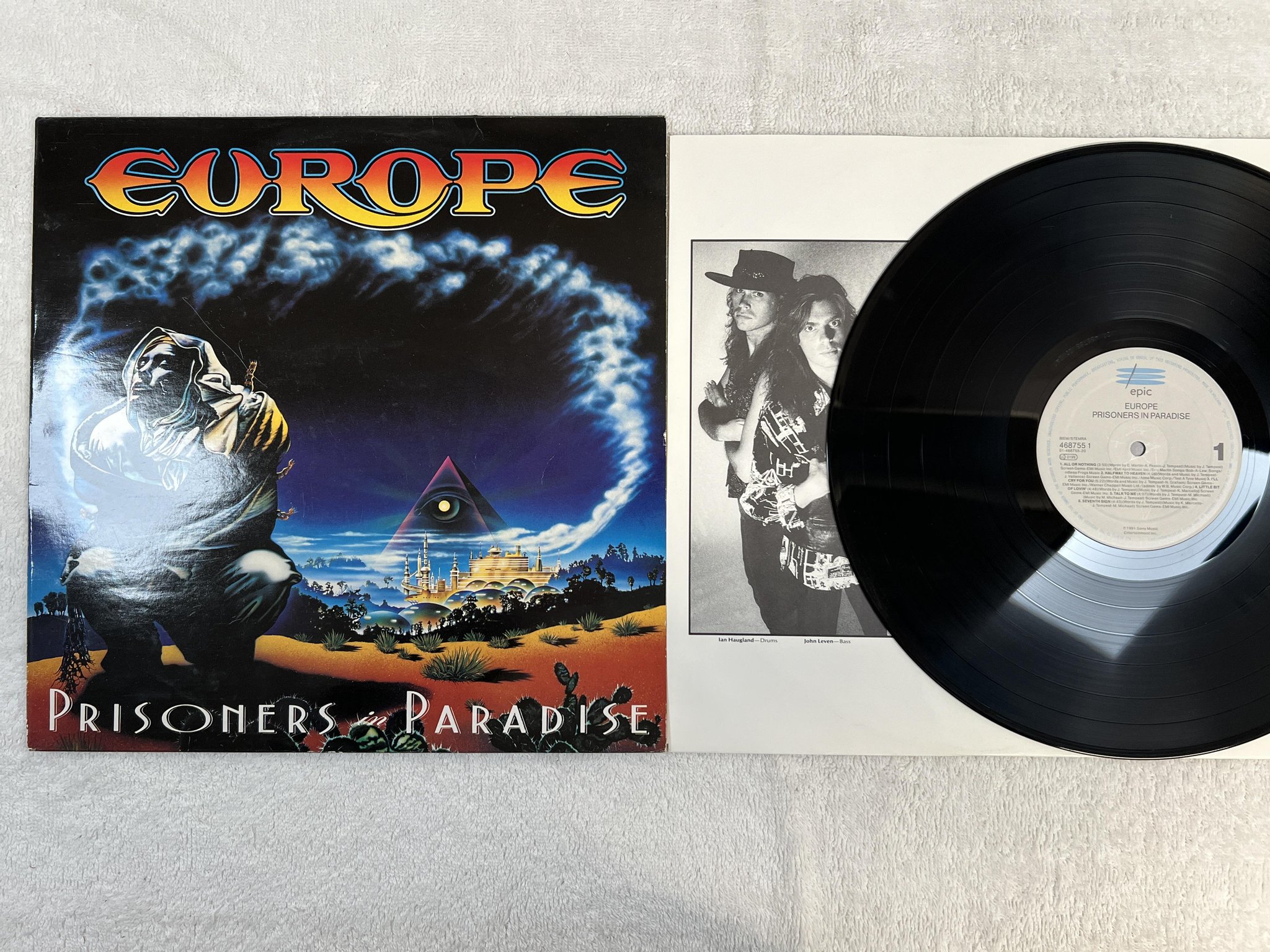 Omslagsbild för skivan EUROPE prisoners in paradise LP -91 Hol EPIC 4687551