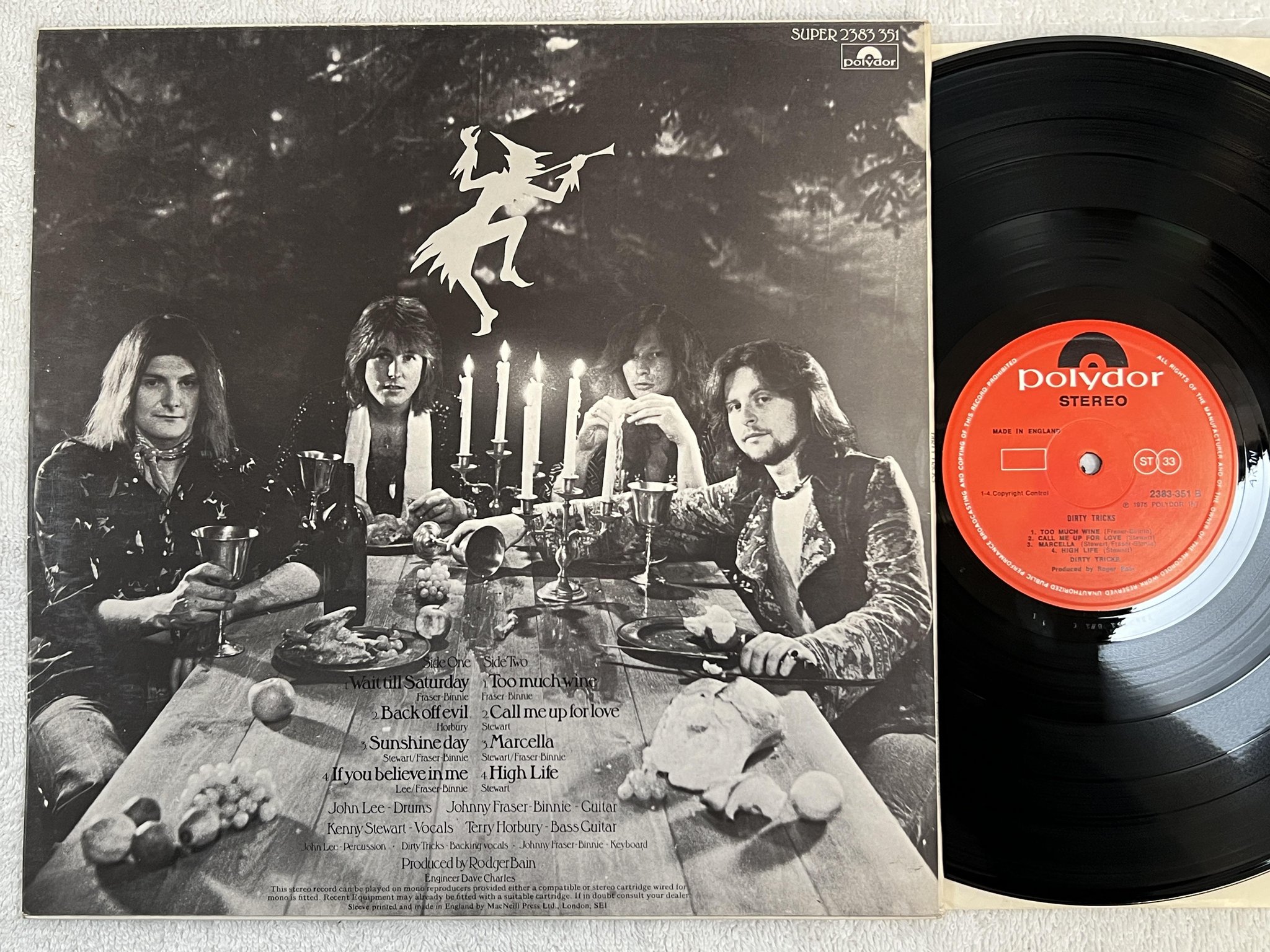 Omslagsbild för skivan DIRTY TRICKS s/t LP -75 UK POLYDOR 2383 351 *** HARD ROCK ***