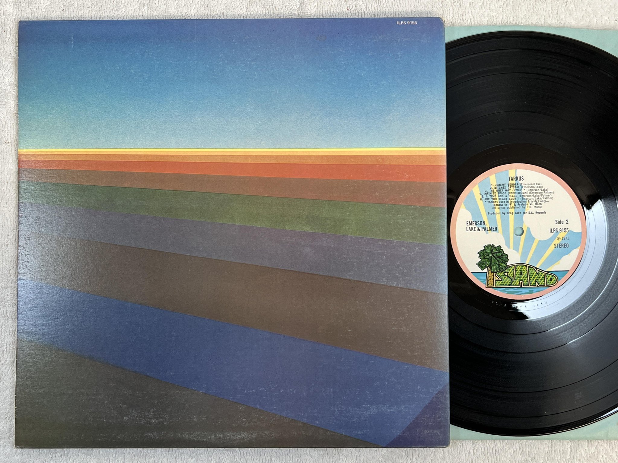 Omslagsbild för skivan EMERSON LAKE & PALMER Tarkus LP -71 UK ISLAND ILPS 9155