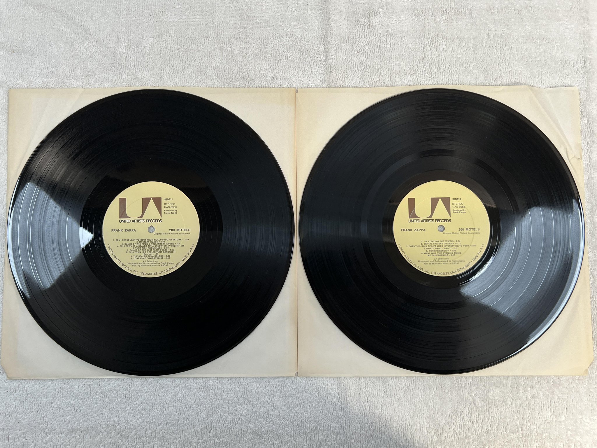 Omslagsbild för skivan FRANK ZAPPA 200 motels 2xLP -71 US UNITED ARTISTS UAS 9956