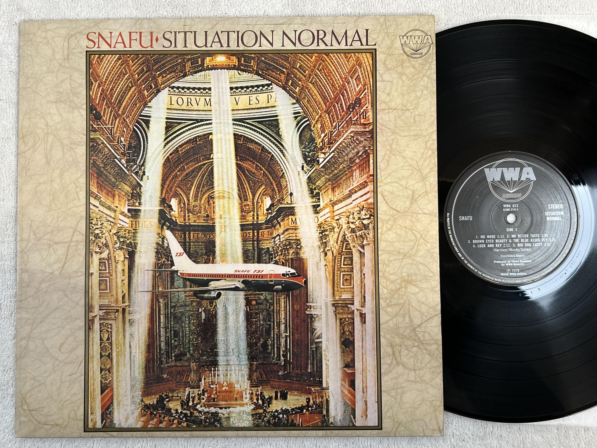Omslagsbild för skivan SNAFU situation normal LP -74 UK WWA 013
