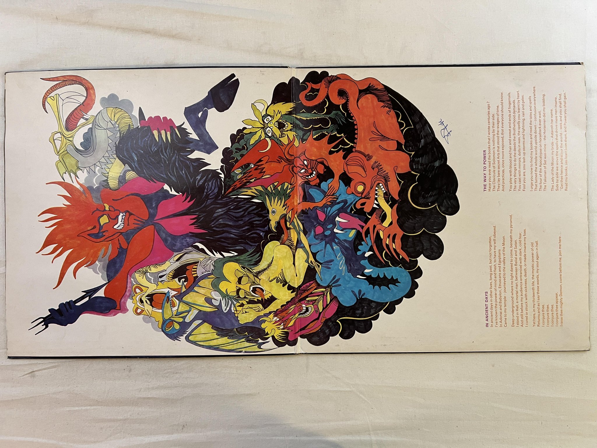 Omslagsbild för skivan BLACK WIDOW sacrifice LP -70 UK CBS S 63948