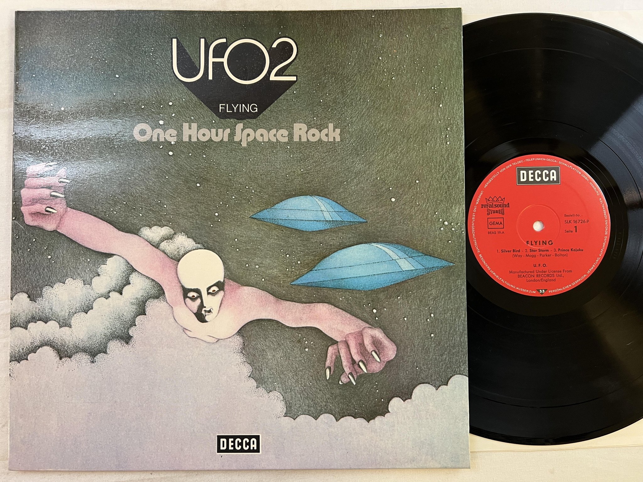Omslagsbild för skivan UFO 2 Flying - One Hour Space Rock LP -71 Ger DECCA SLK 16 726-P
