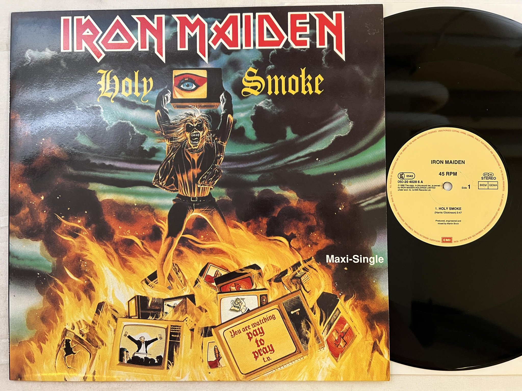 Omslagsbild för skivan IRON MAIDEN Holy Smoke 12" -90 EMI 060 2 04028 6