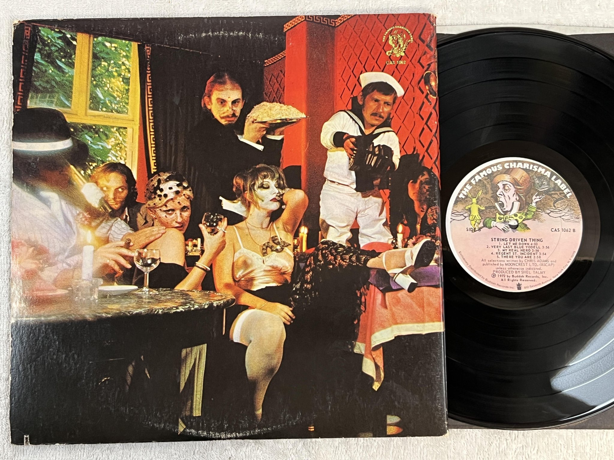 Omslagsbild för skivan STRING DRIVEN THING s/t LP -72 US CHARISMA CAS 1062