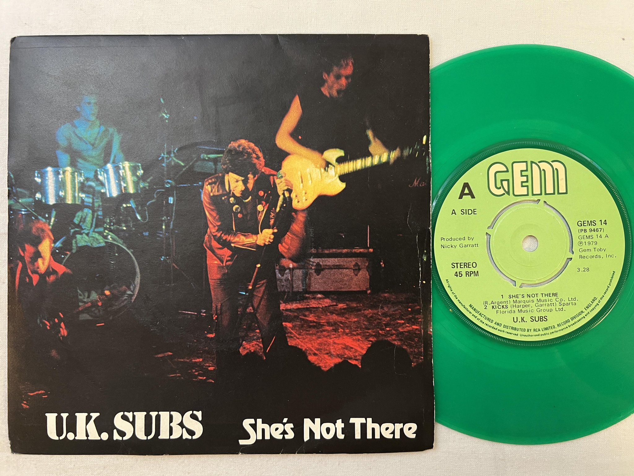 Omslagsbild för skivan UK SUBS she's not there 7" -79 UK GEM GEMS 14
