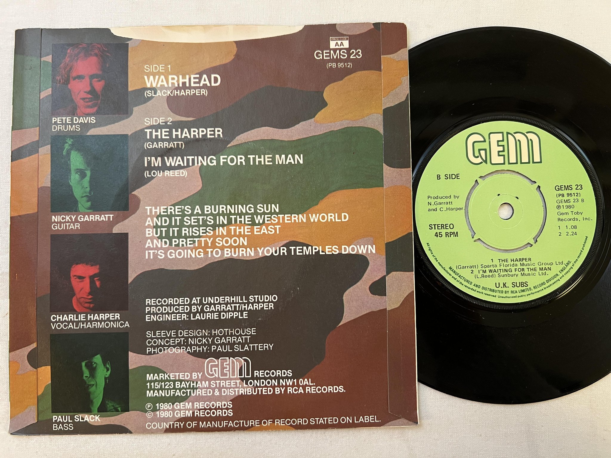 Omslagsbild för skivan UK SUBS warhead 7" -80 UK GEM GEMS 23