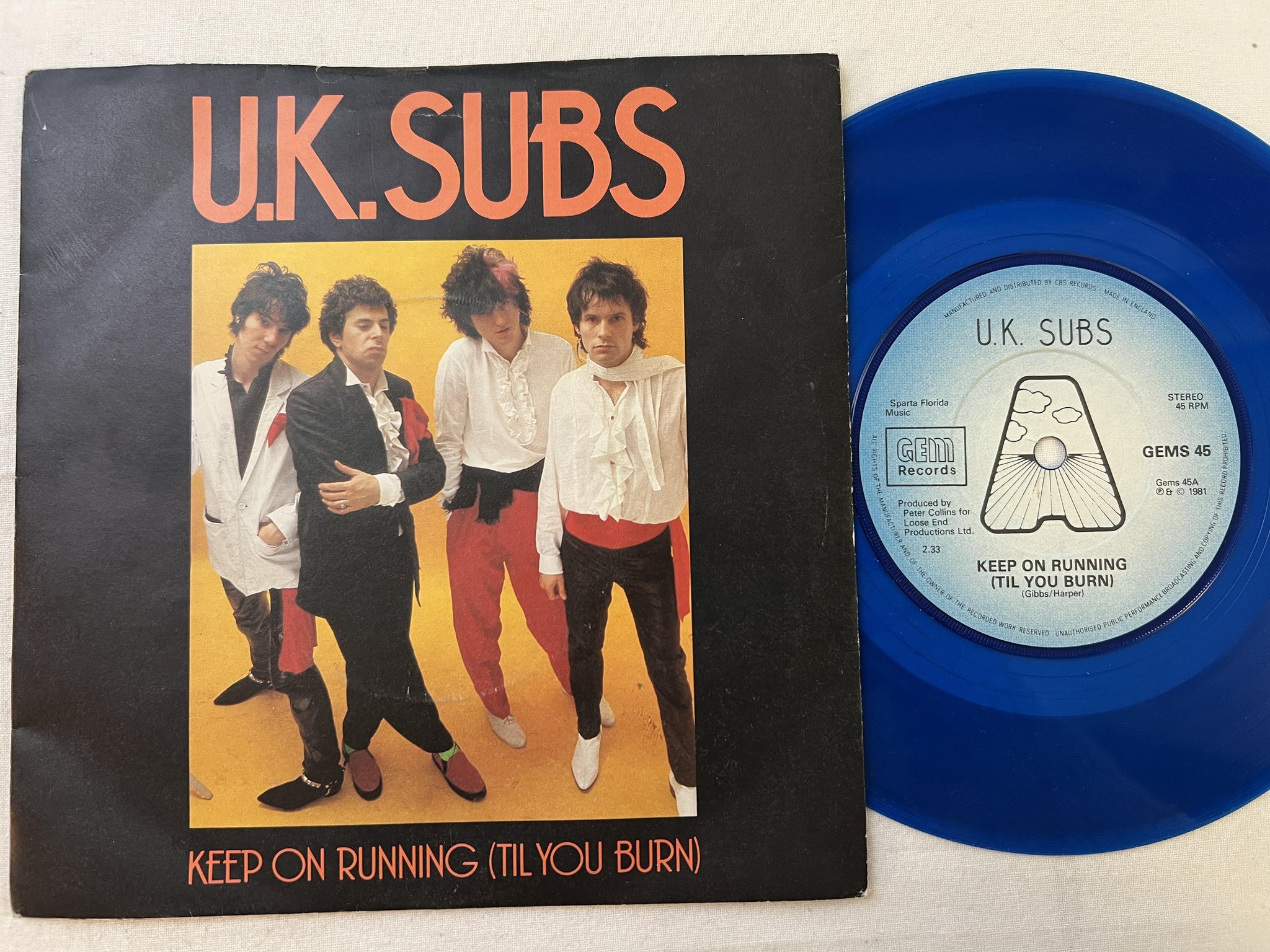 Omslagsbild för skivan UK SUBS keep on burning 7" -81 UK GEM GEMS 45