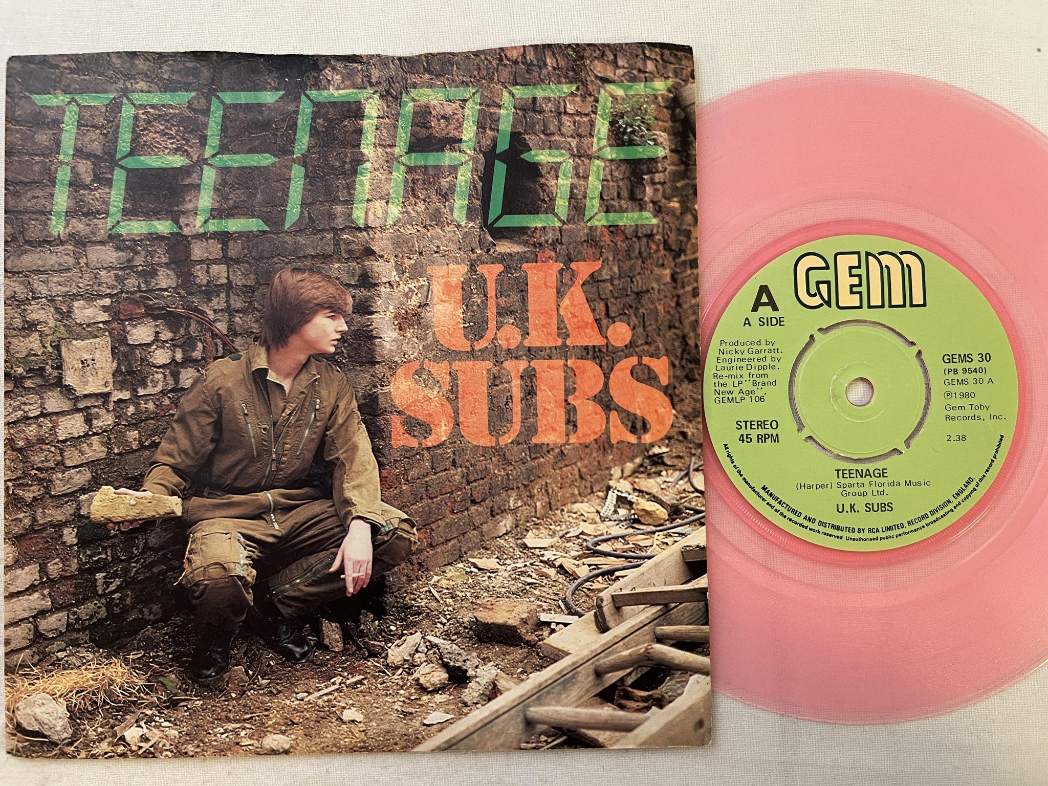 Omslagsbild för skivan UK SUBS teenage 7" -80 UK GEM GEMS 30
