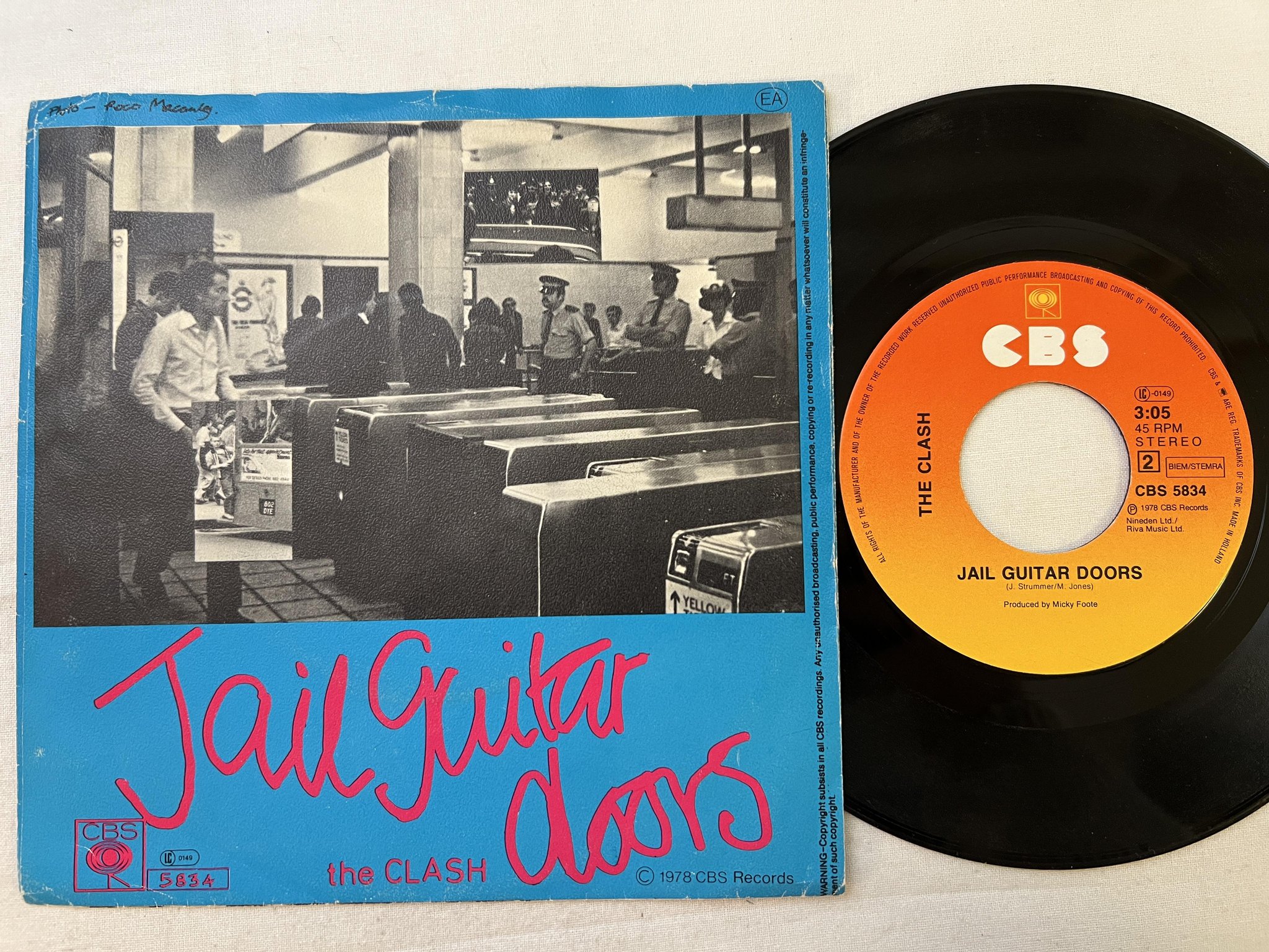 Omslagsbild för skivan THE CLASH clash city rockers 7" -78 Hol CBS 5834