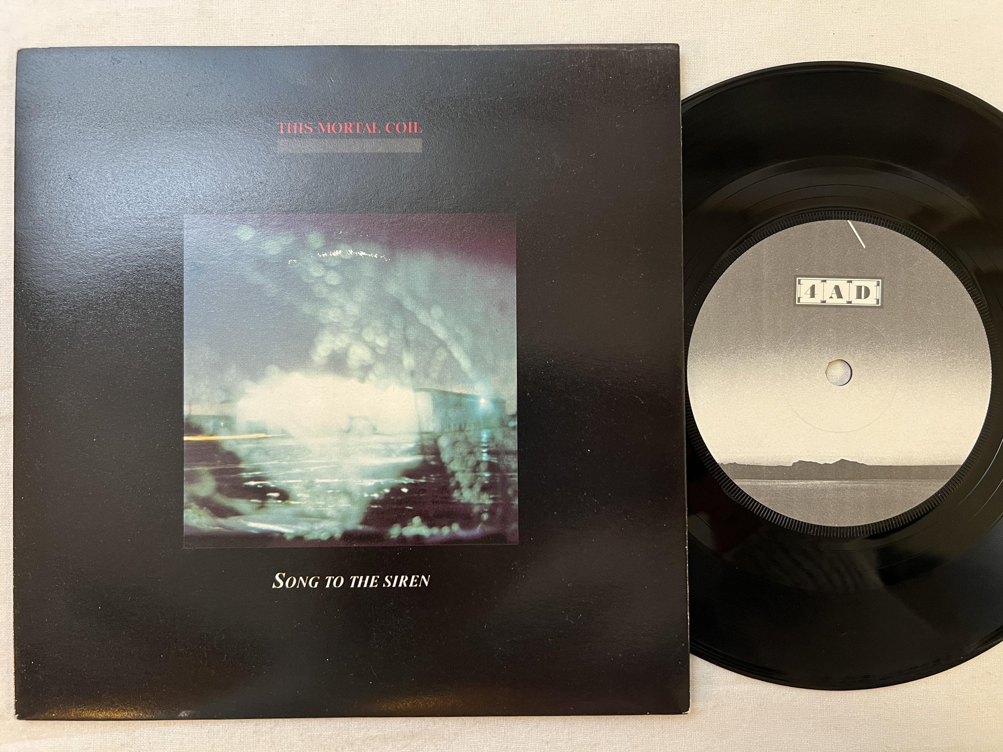Omslagsbild för skivan THIS MORTAIL COIL song to the siren 7" -83 4AD AD 310