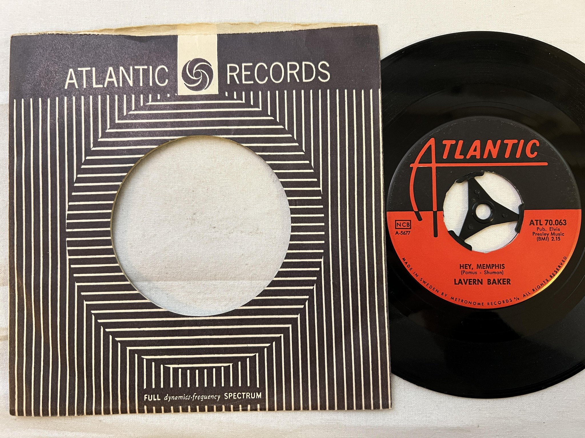 Omslagsbild för skivan LAVERN BAKER Hey, Memphis / Voodoo Voodoo 7" -61 ncb ATLANTIC ATL 70063