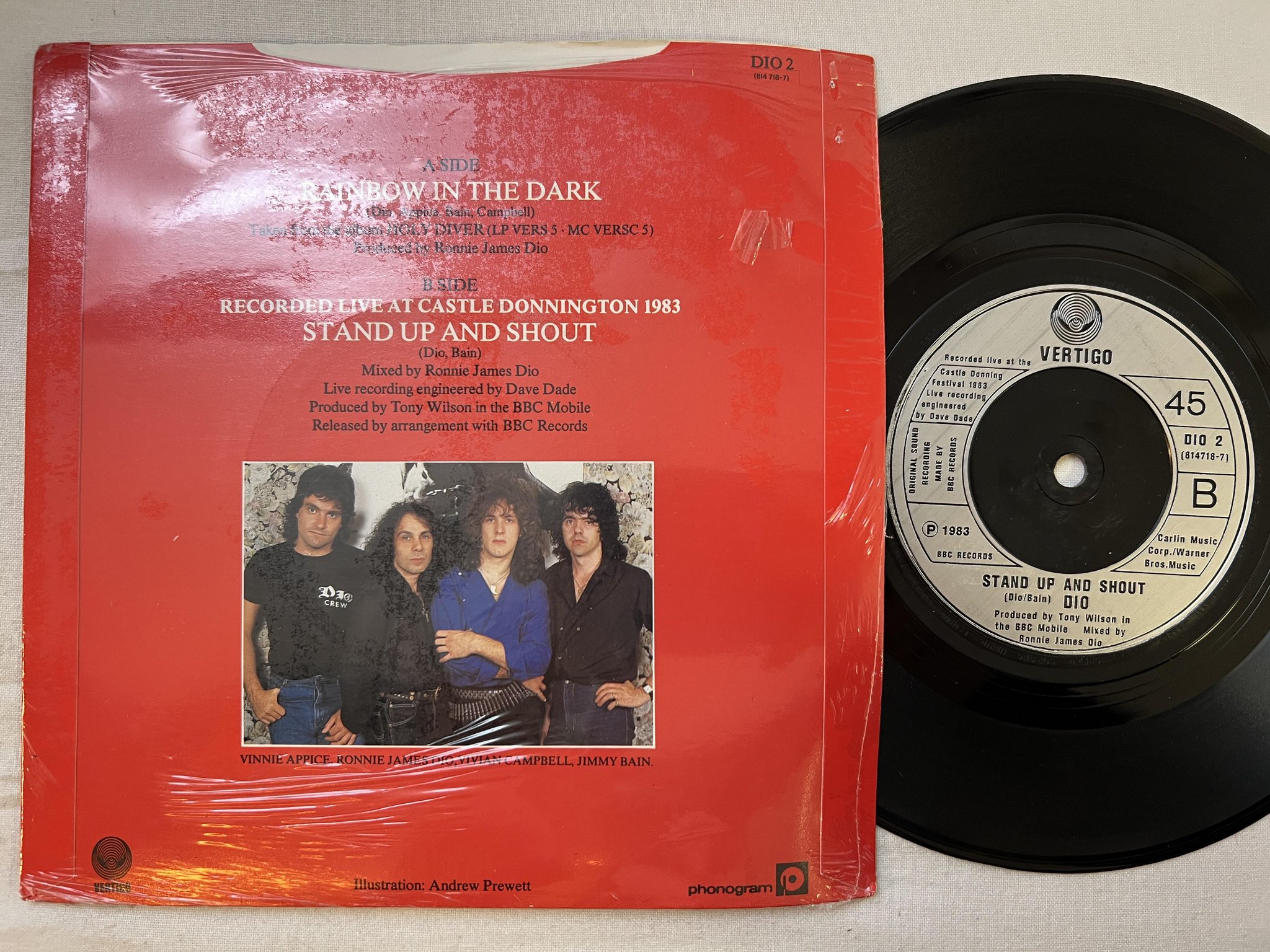 Omslagsbild för skivan DIO Rainbow In The Dark 7" -83 UK vertigo diop 2 '*** w/ patch ***