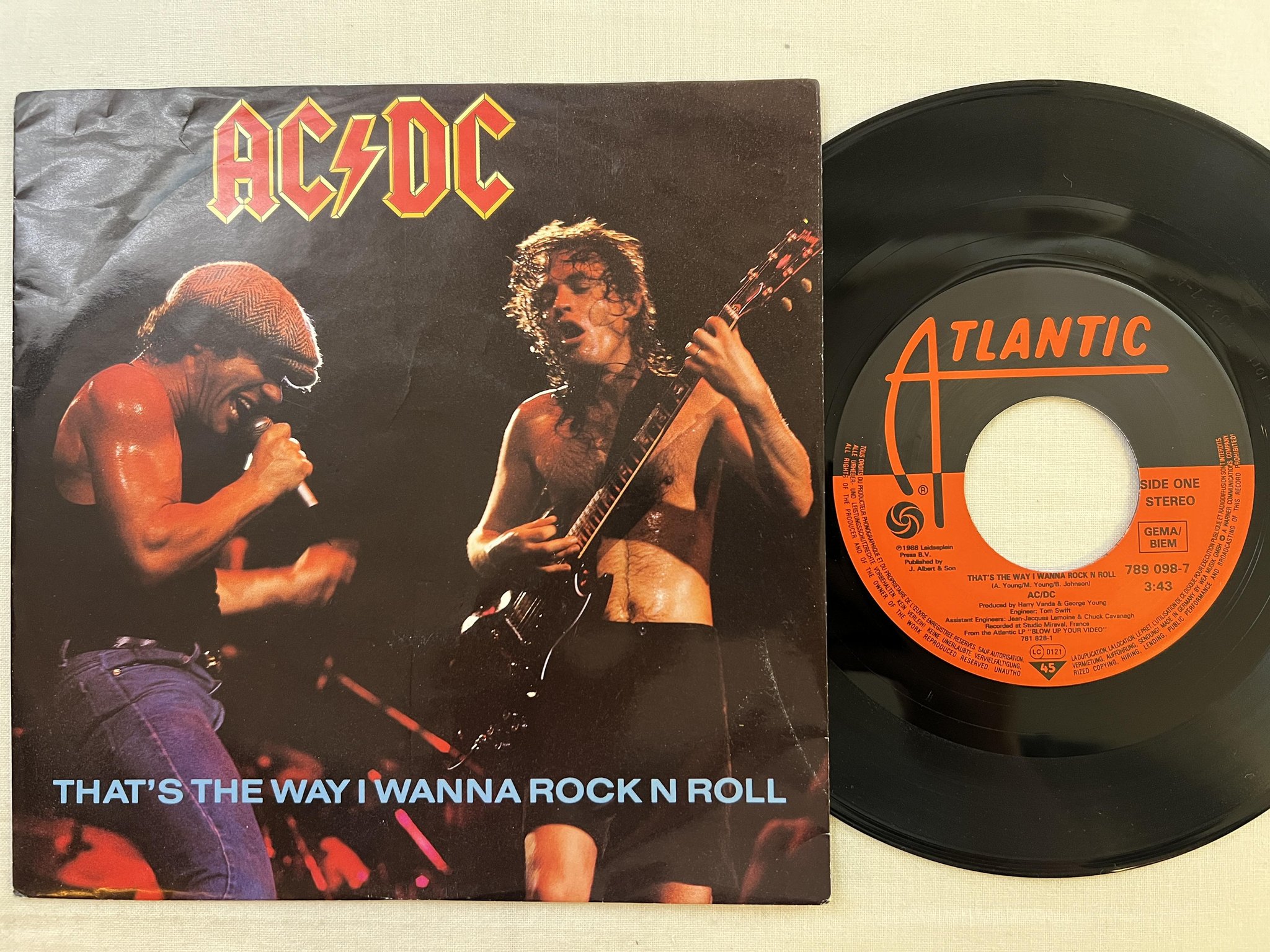 Omslagsbild för skivan AC/DC That's The Way I Wanna Rock N Roll 7" -88 ATLANTIC 789098-7
